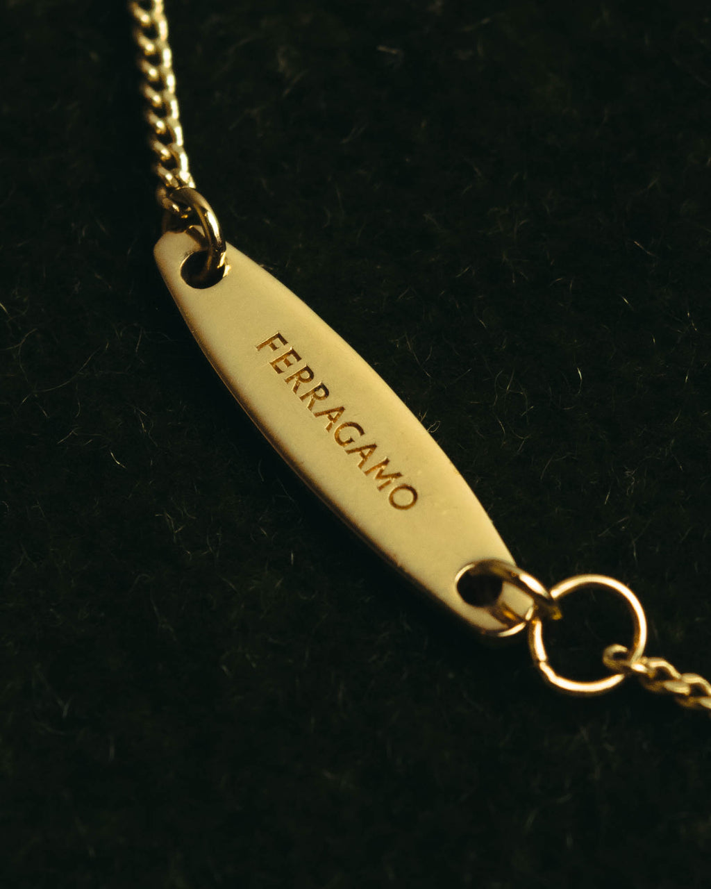 “Ferragamo” 90’s-00’s Interlocking ring pendant necklace