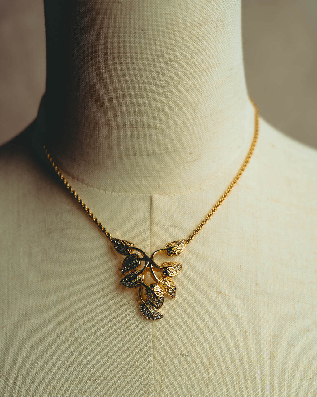 -SPECIAL- “Christian Dior” 80’s-90’s Vintage botanical leaf rhinestone pendant necklace
