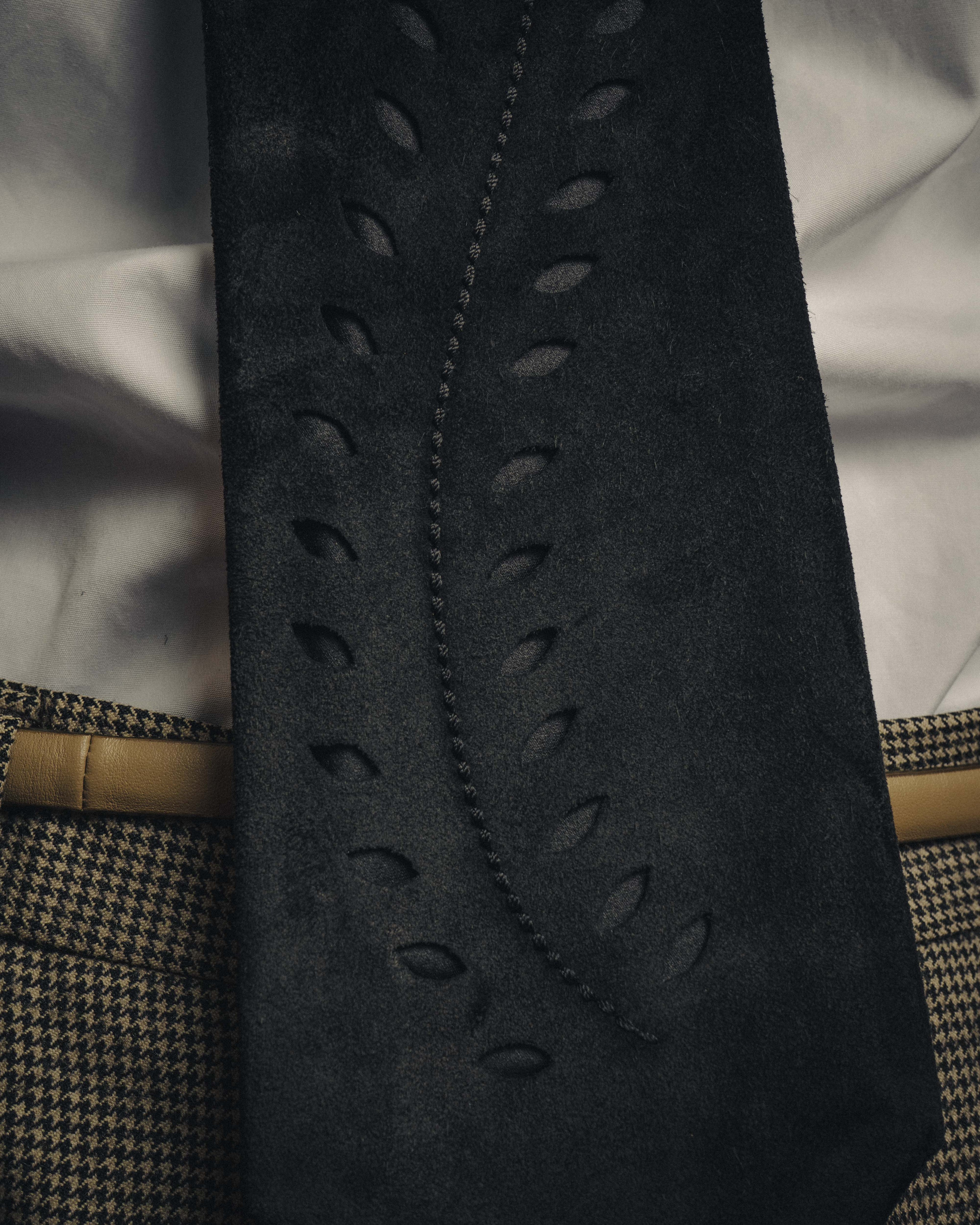 -SPECIAL- “HERMÈS” 2008-18 Suede cutwork leather tie