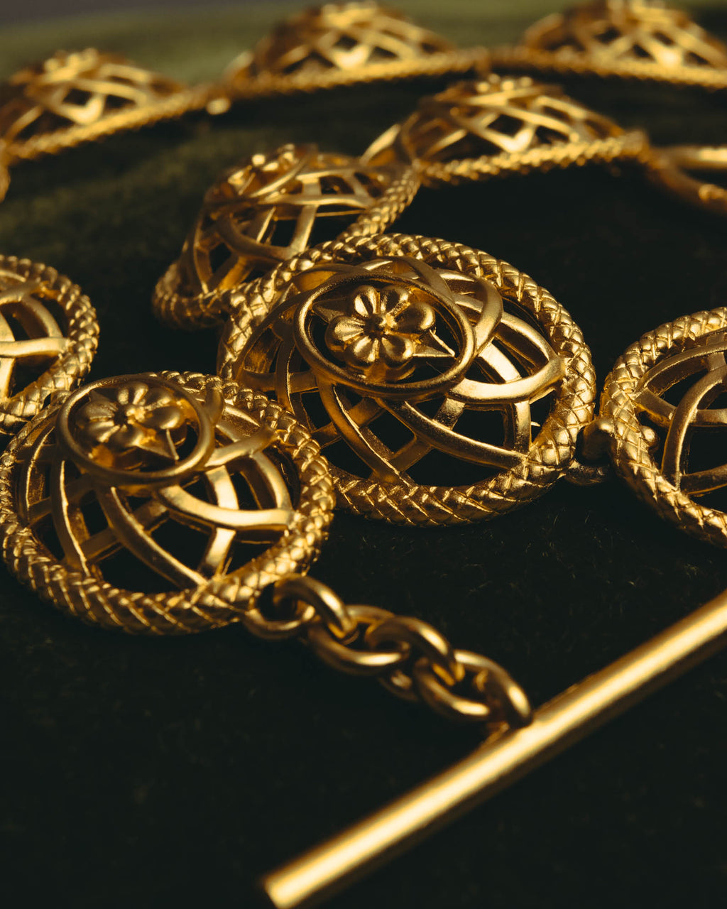 “Nina Ricci” 80’s-90’s floral openwork link necklace