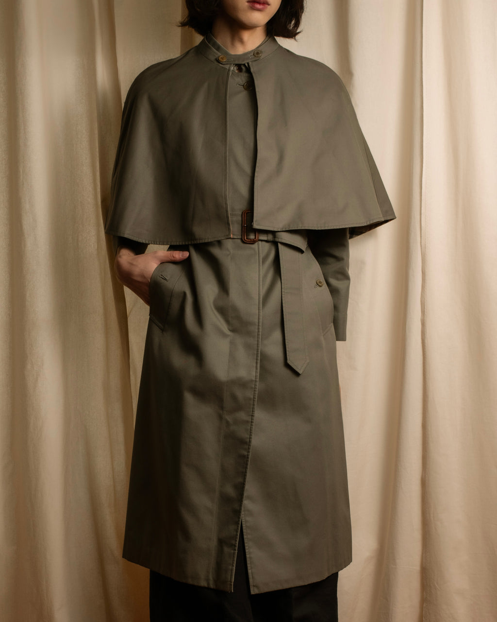 "BURBERRYS" Cape-attached design stand collar coat