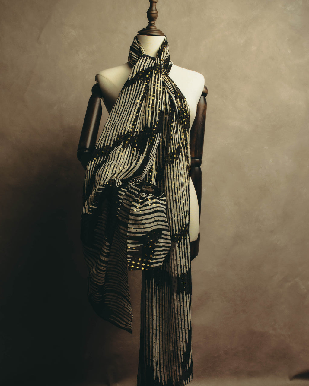 -SPECIAL- “GUCCI” 00’s-10’s Metallic printed sheer stole