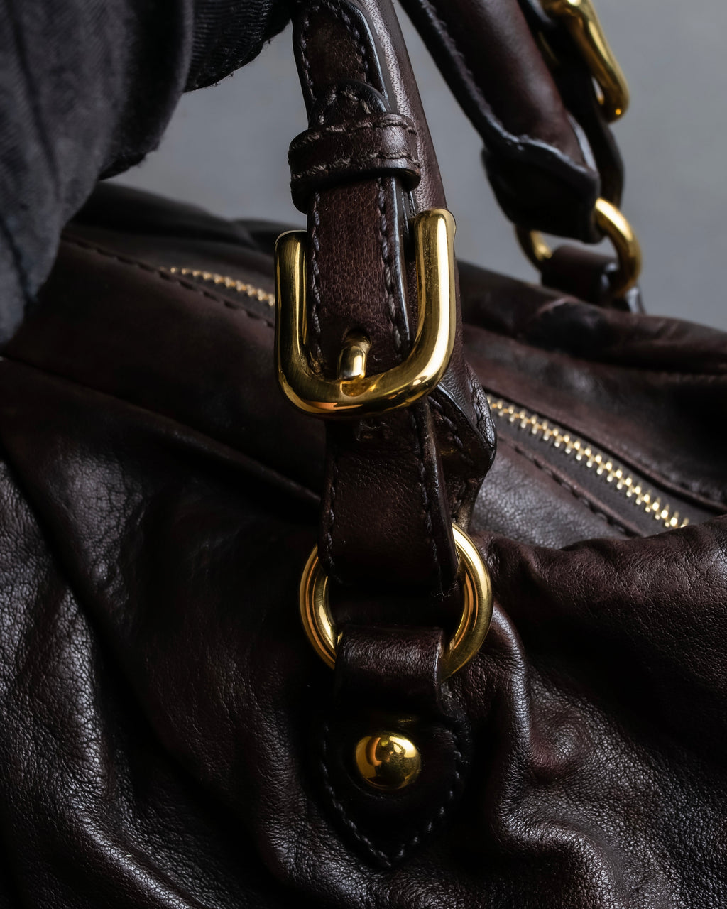 "MIU MIU" Tuck pleat design leather hand bag