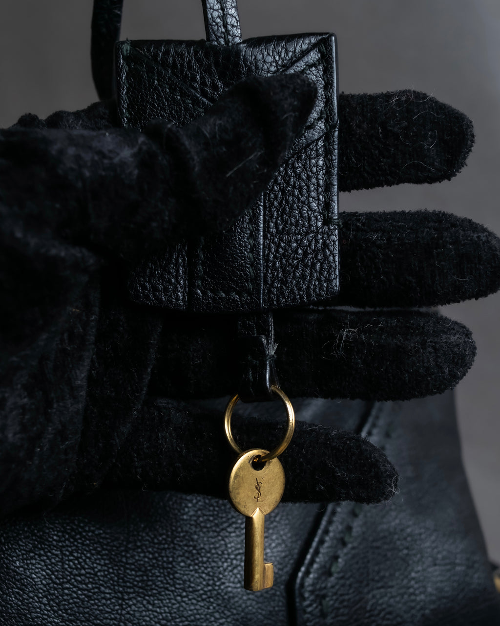 "YVES SAINT LAURENT" Gold parts design Muse toe leather bag