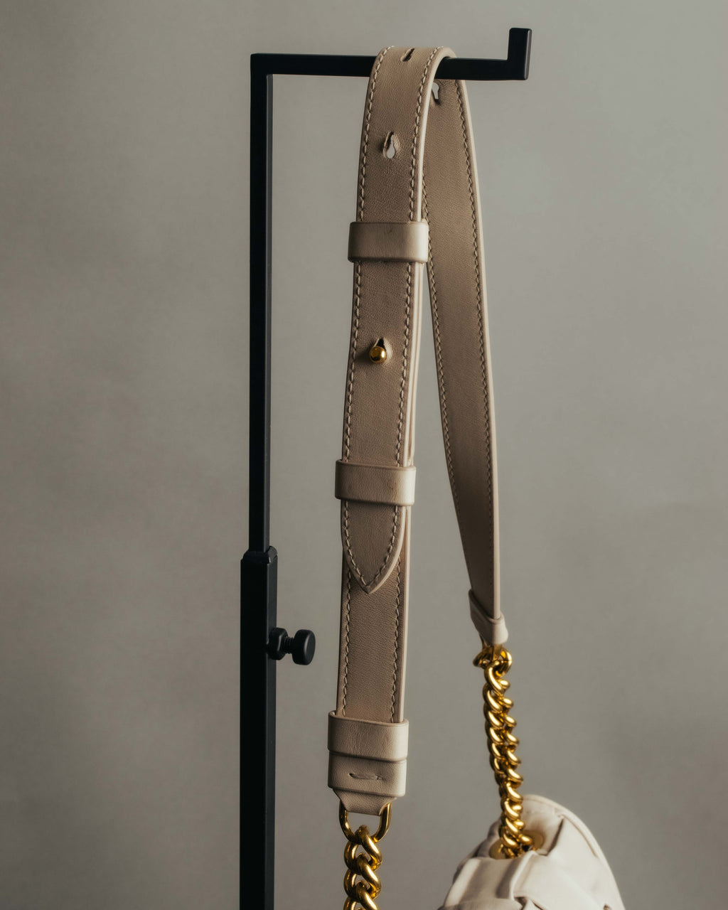 -SPECIAL- “Salvatore Ferragamo” 2020-2022 Woven vara chain shoulder bag