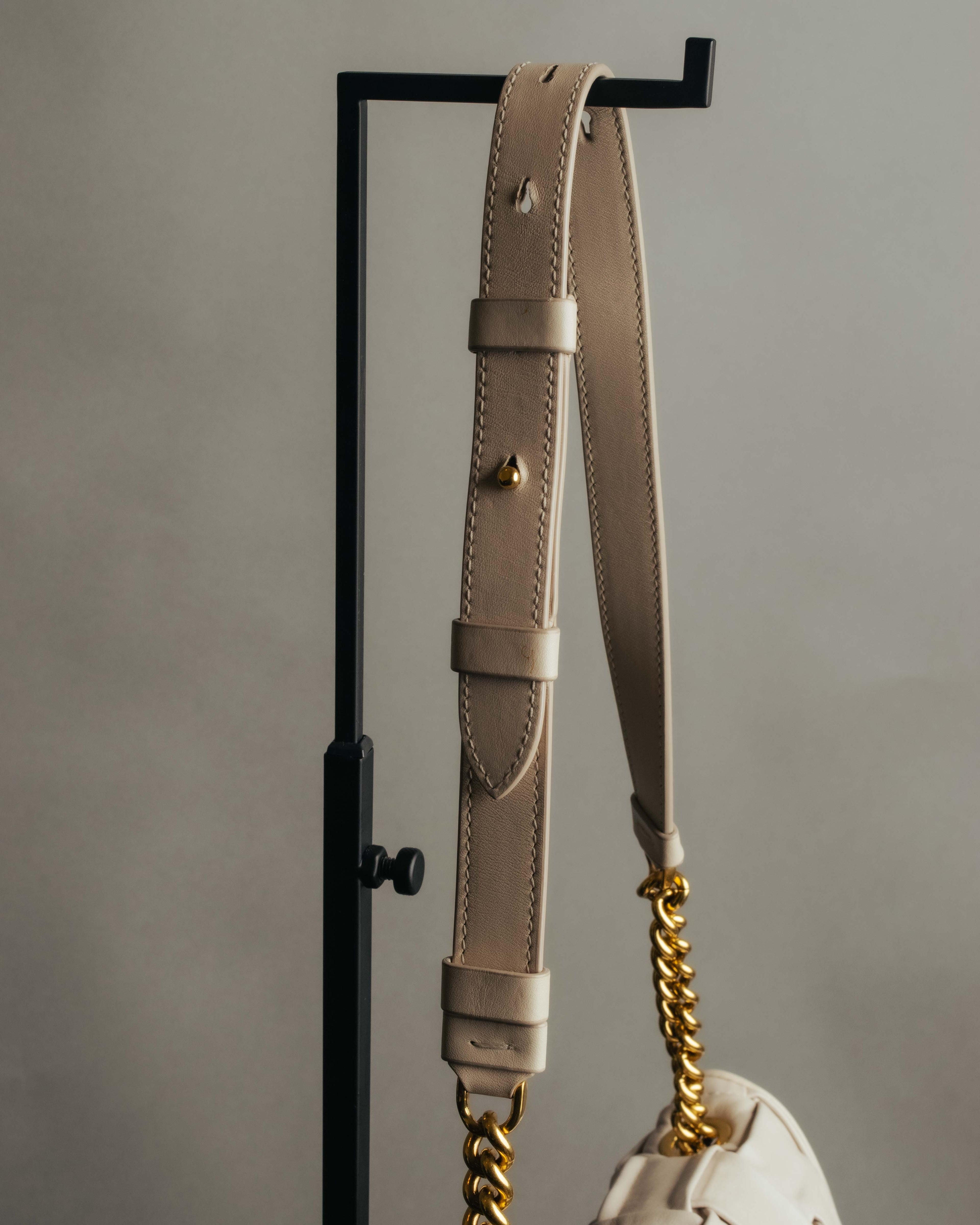 -SPECIAL- “Salvatore Ferragamo” 2020-2022 Woven vara chain shoulder bag