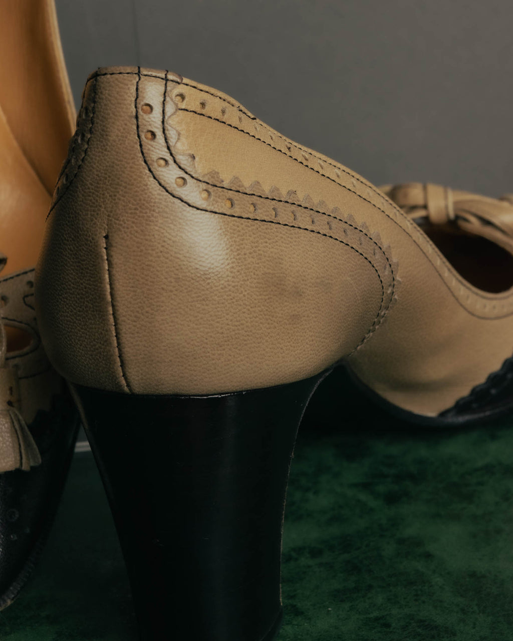 "HERMÈS" 80's-90's Classic bi-color leather tassel brogue pumps