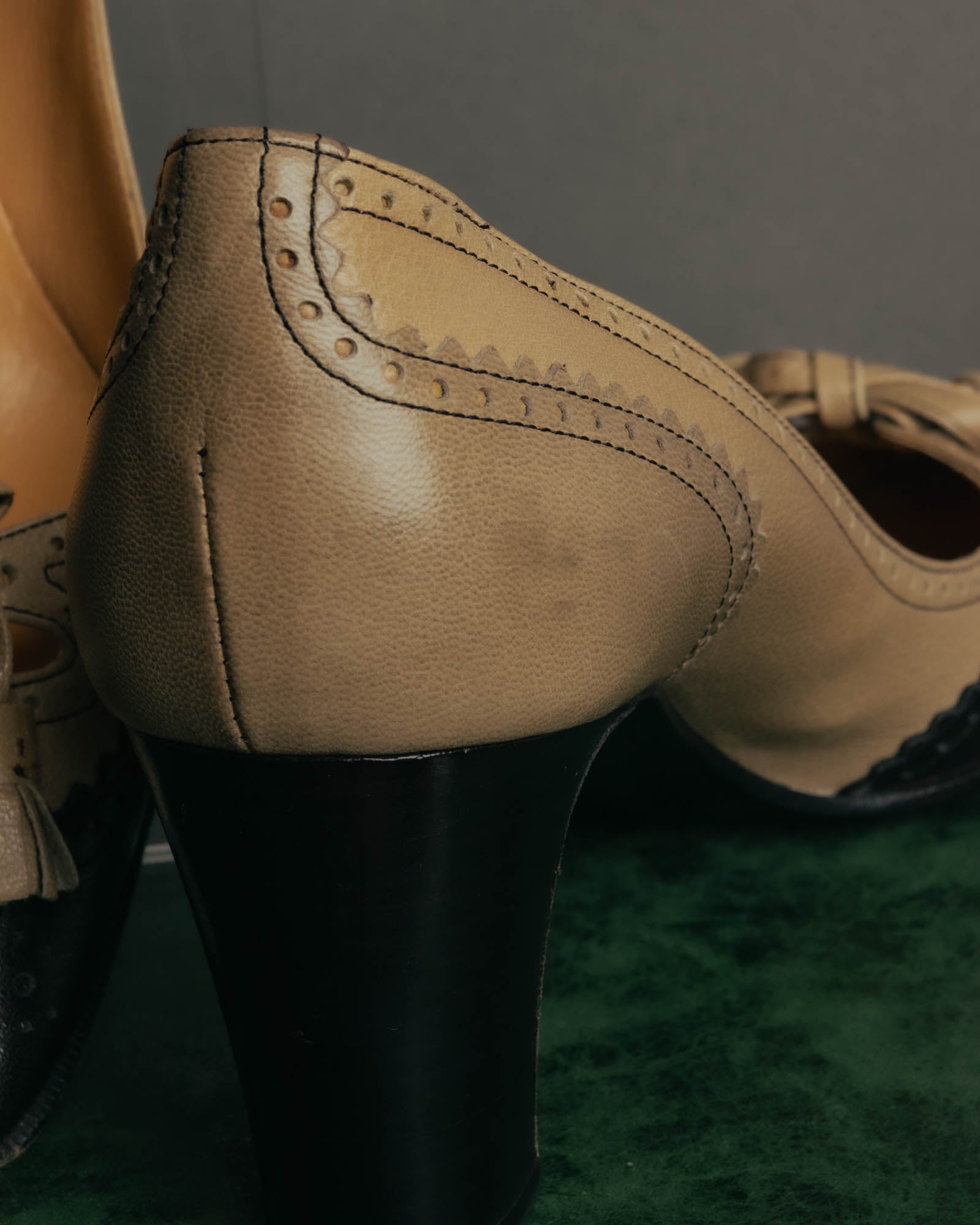 "HERMÈS" 80's-90's Classic bi-color leather tassel brogue pumps