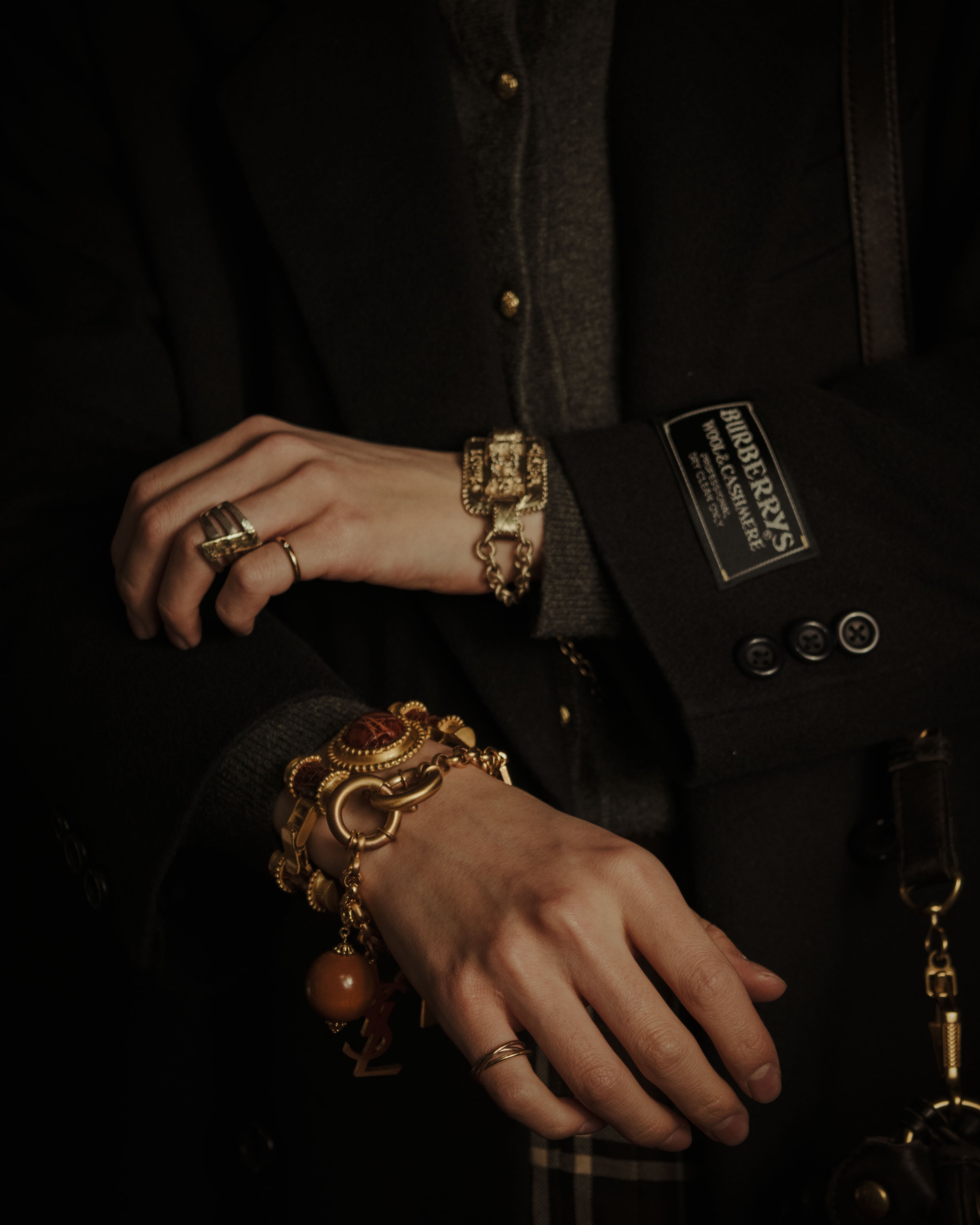 –SPECIAL– "CHANEL"
21's Vintage-inspired ornate plaque rope chain bracelet