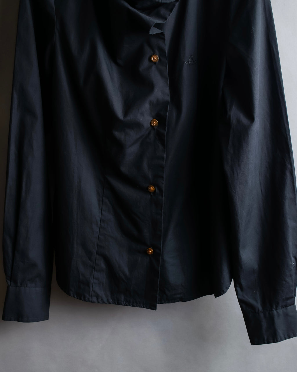 "Vivienne Westwood RED LABEL"
 Draped neck design black cotton shirt