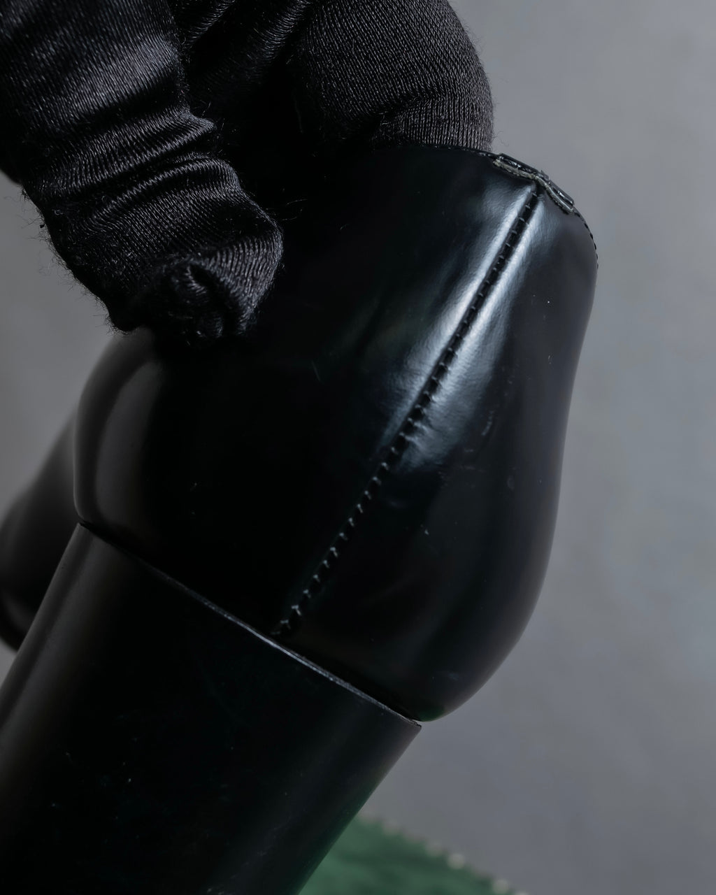 "GUCCI" Metal plate design leather heel pumps