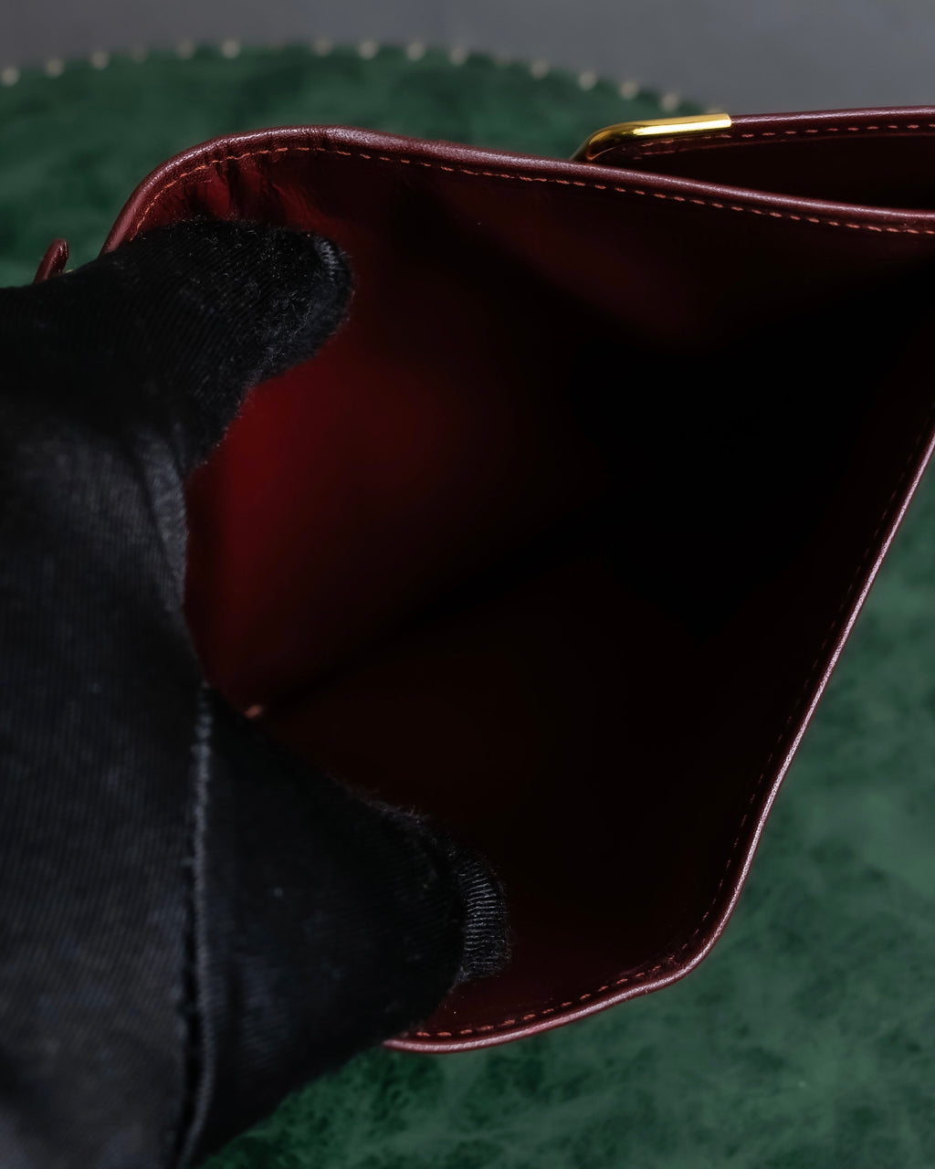 "Cartier" Les Must de Cartier bordeaux color leather wallet