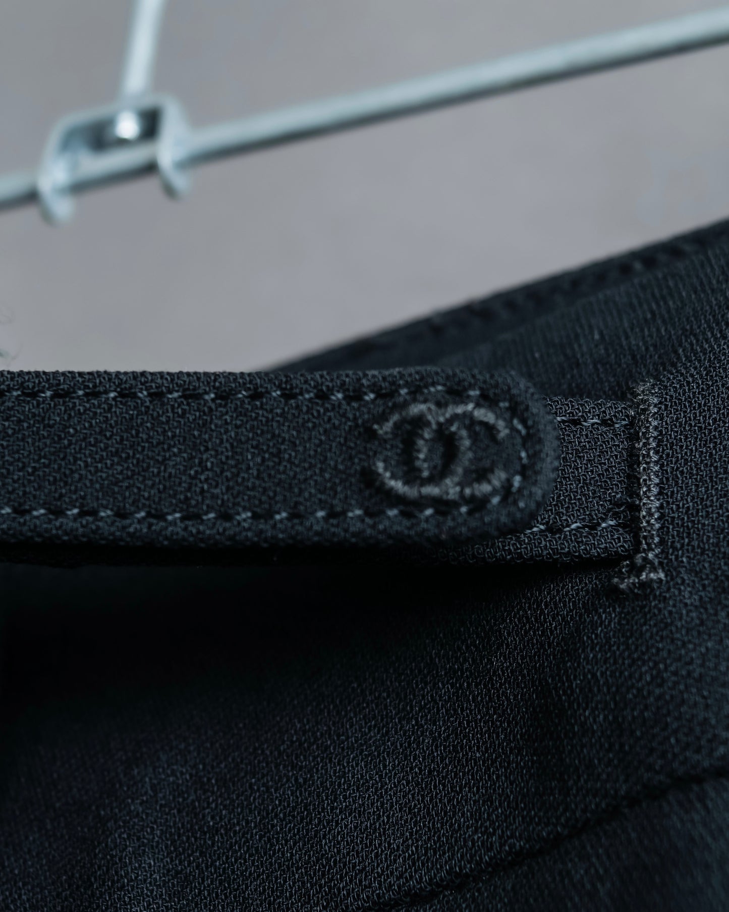 "CHANEL" 100% wool belted wide straight slacks