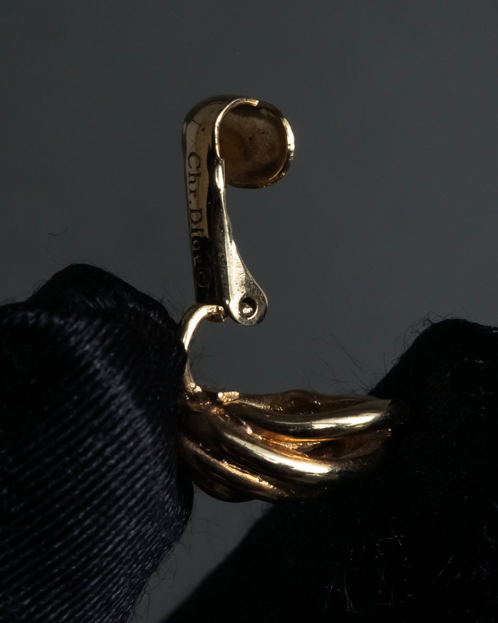 "Christian Dior" Twisted dome-shaped design earring