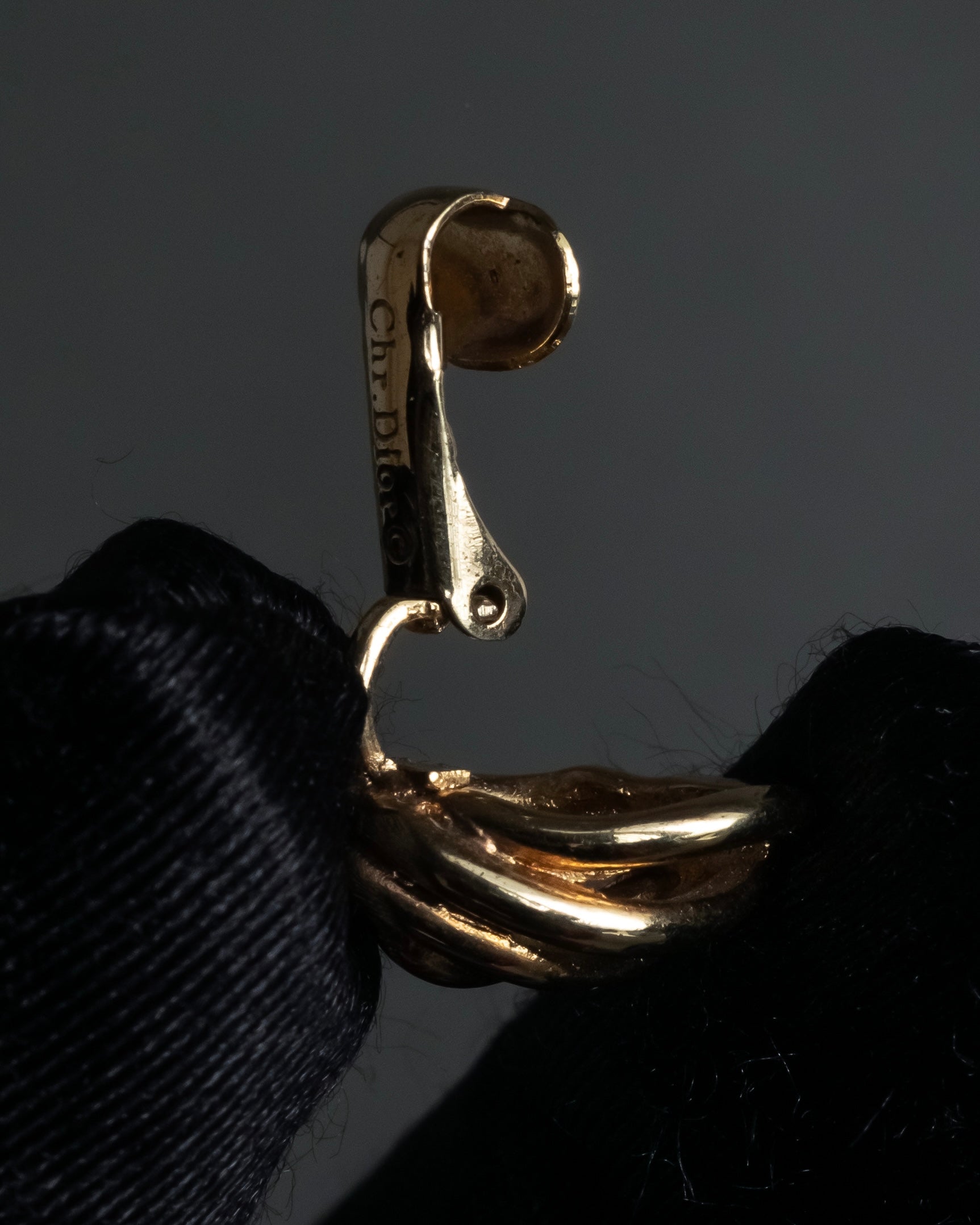 "Christian Dior" Twisted dome-shaped design earring