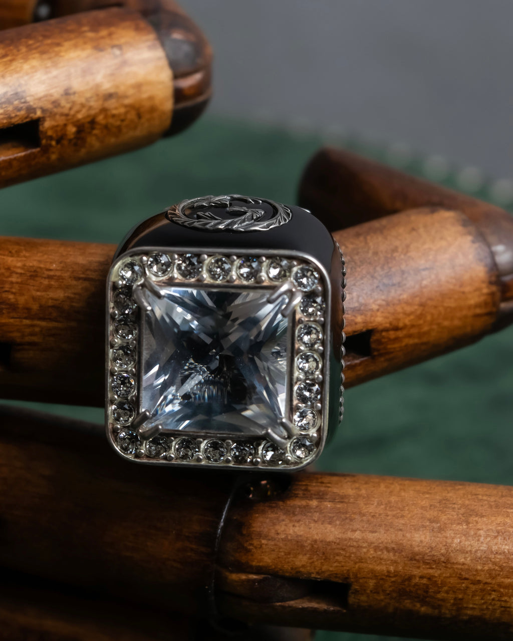 "GUCCI" Crystal rhinestone GG motif engraved signet ring