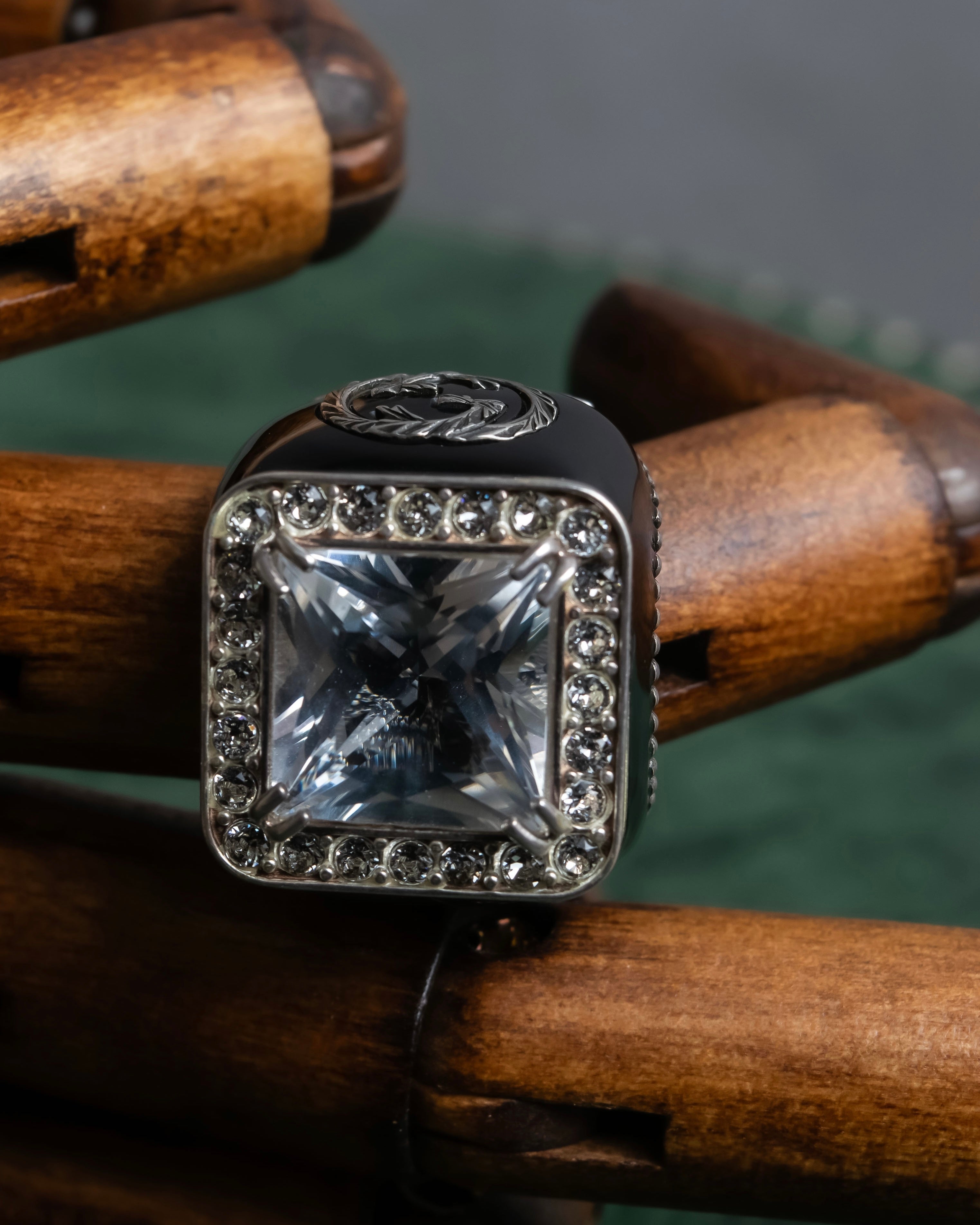 "GUCCI" Crystal rhinestone GG motif engraved signet ring