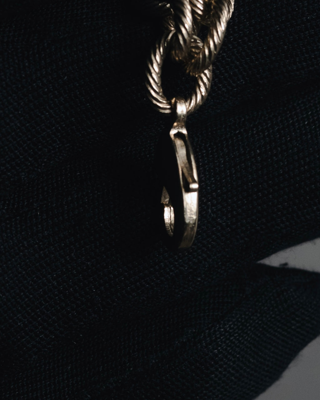 –SPECIAL– "CHANEL"
21's Vintage-inspired ornate plaque rope chain bracelet