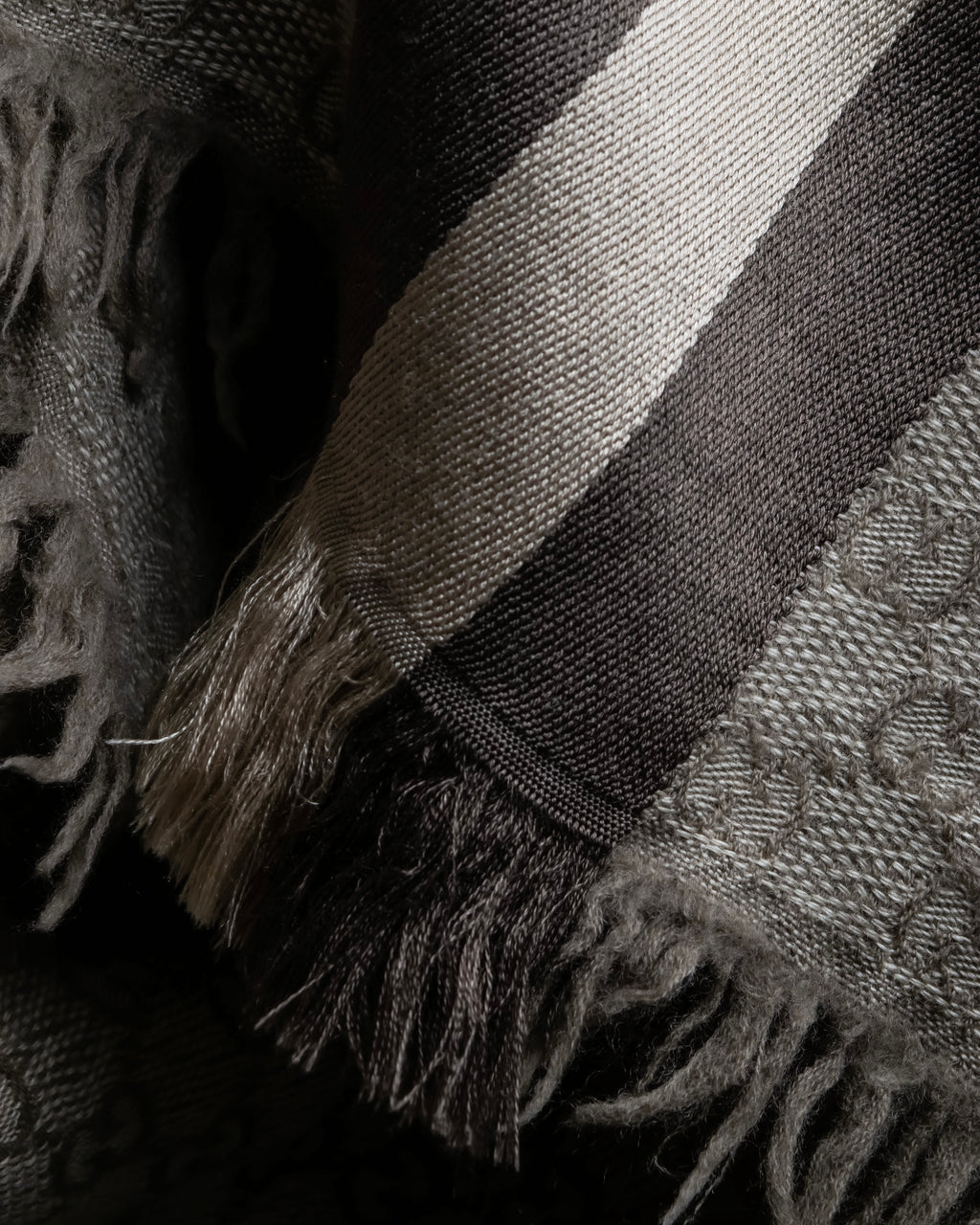 "GUCCI" GG monogram logo pattern fringe design stole