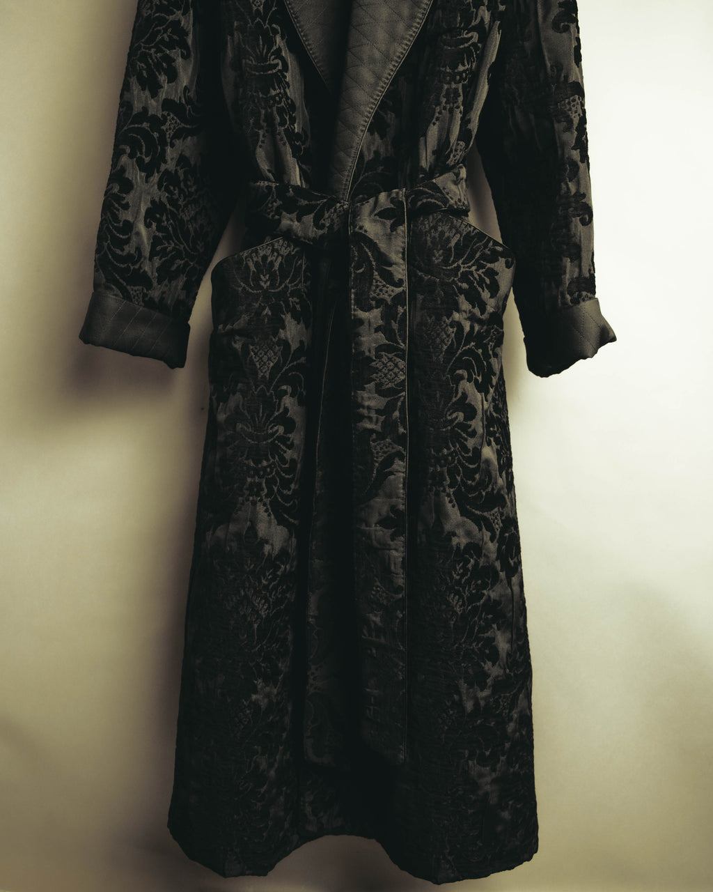 “DOLCE&GABBANA” Late 2010’s-early 2020’s Baroque jacquard belted robe coat