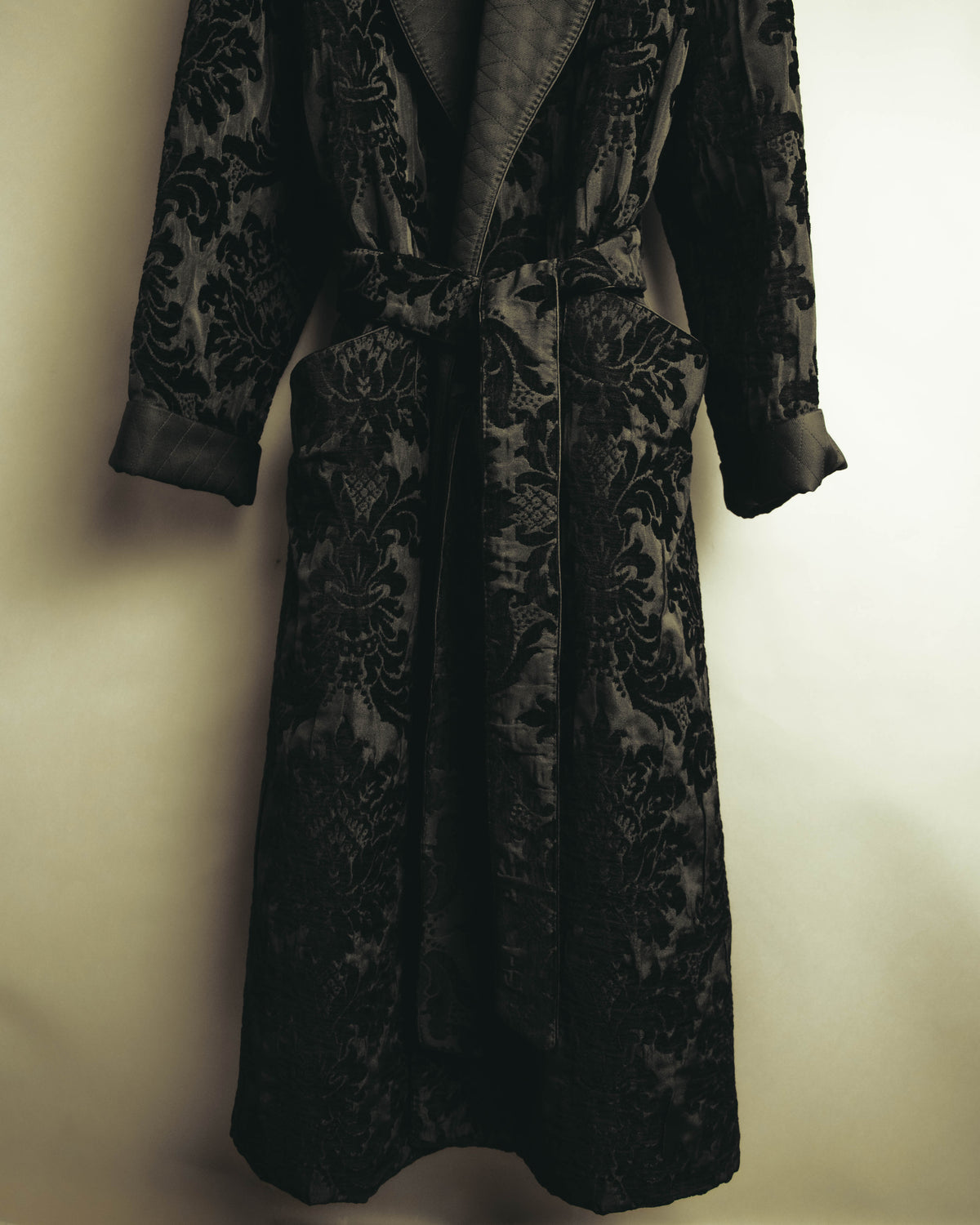“DOLCE&GABBANA” Late 2010’s-early 2020’s Baroque jacquard belted robe coat