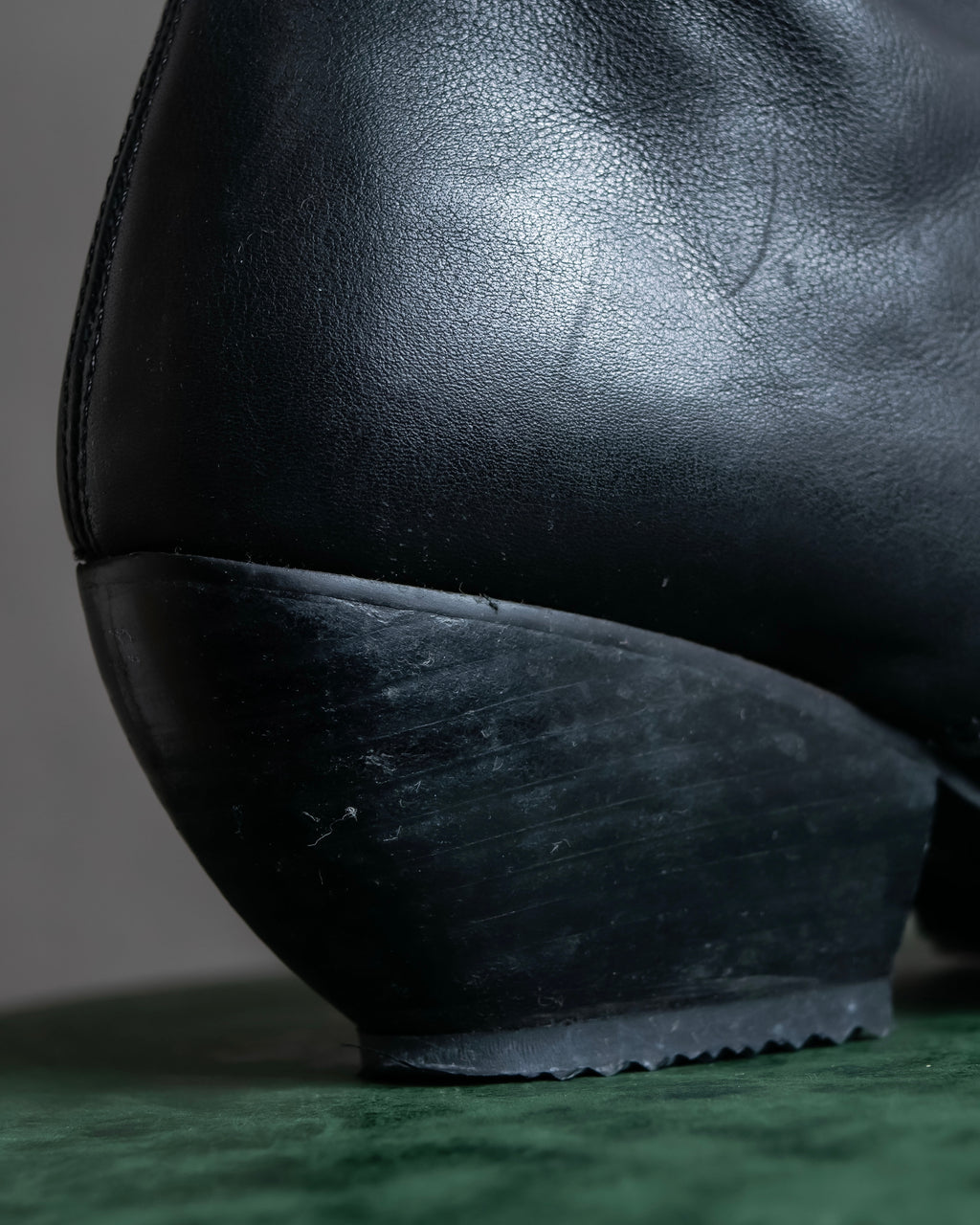 "ISSEY MIYAKE HaaT" Unborn calf shark sole long boots