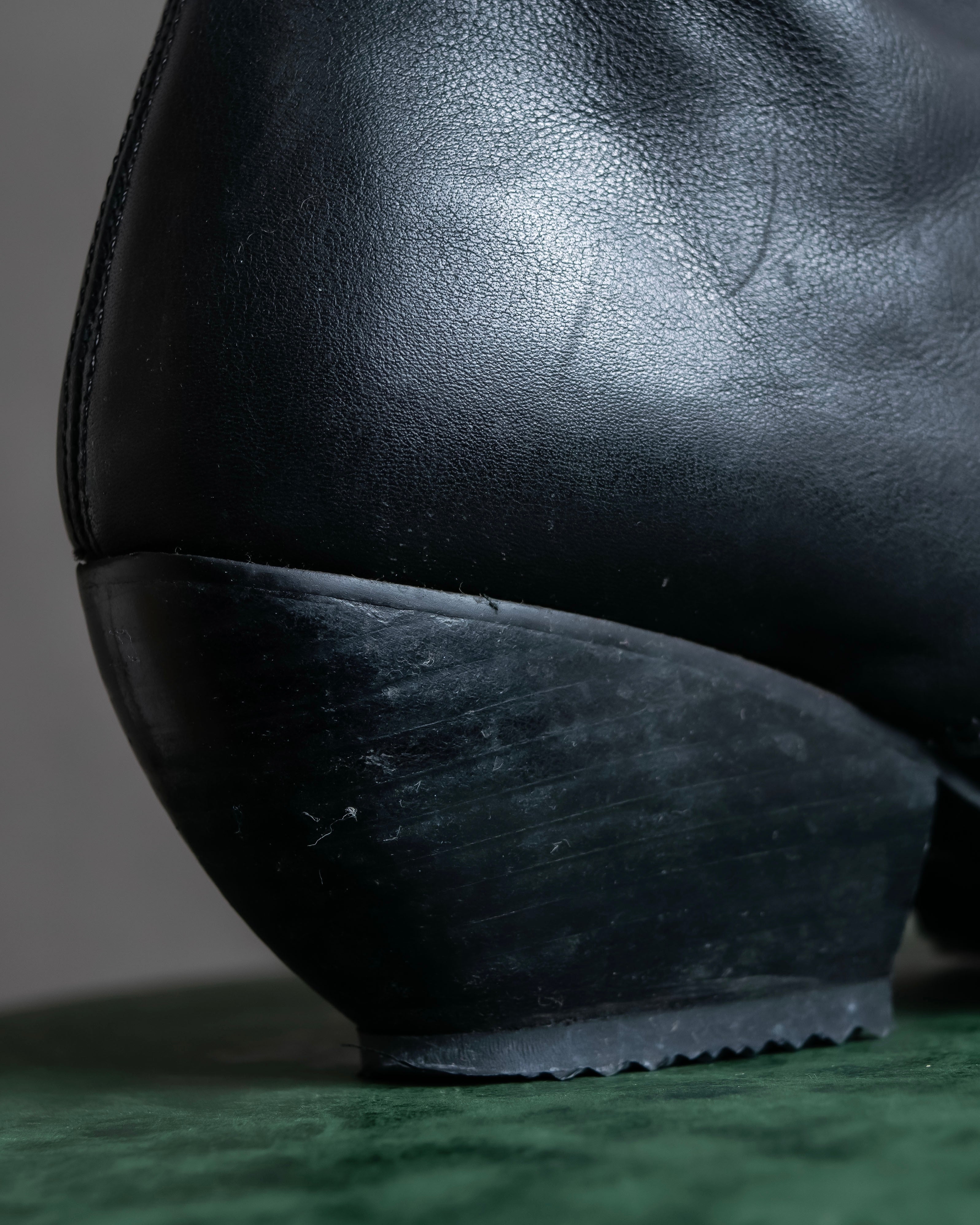 "ISSEY MIYAKE HaaT" Unborn calf shark sole long boots