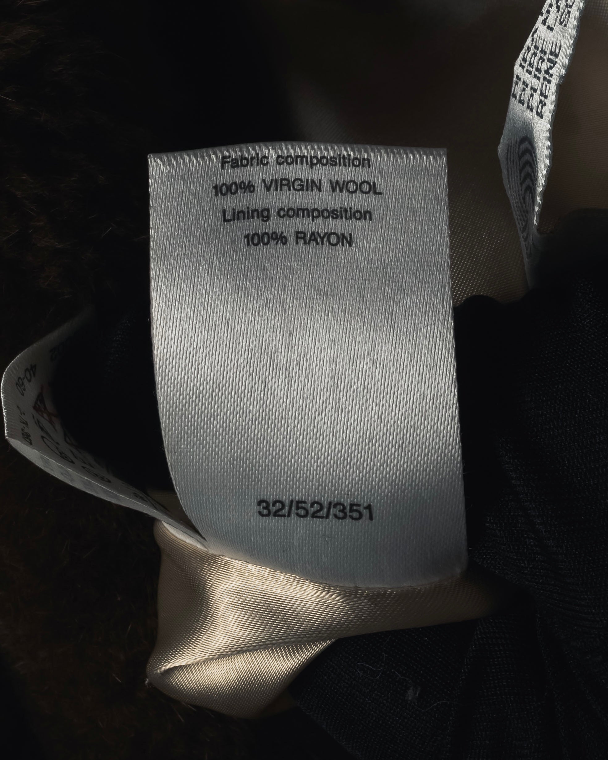 -SPECIAL- "Max Mara"
90’s Detachable fur collar virgin wool long coat