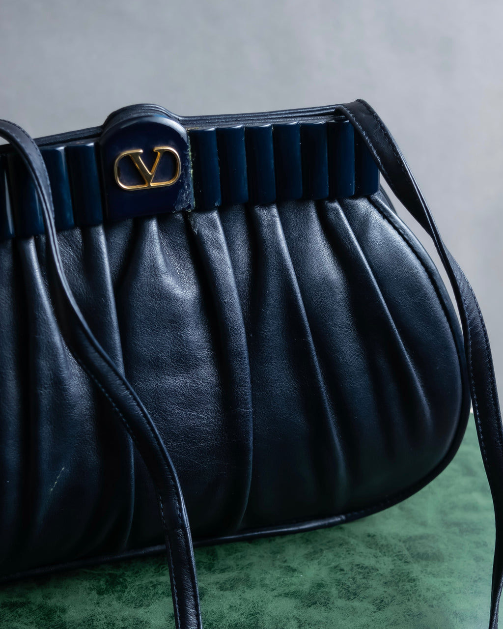 "VALENTINO" Gathered design rounded silhouette shoulder bag