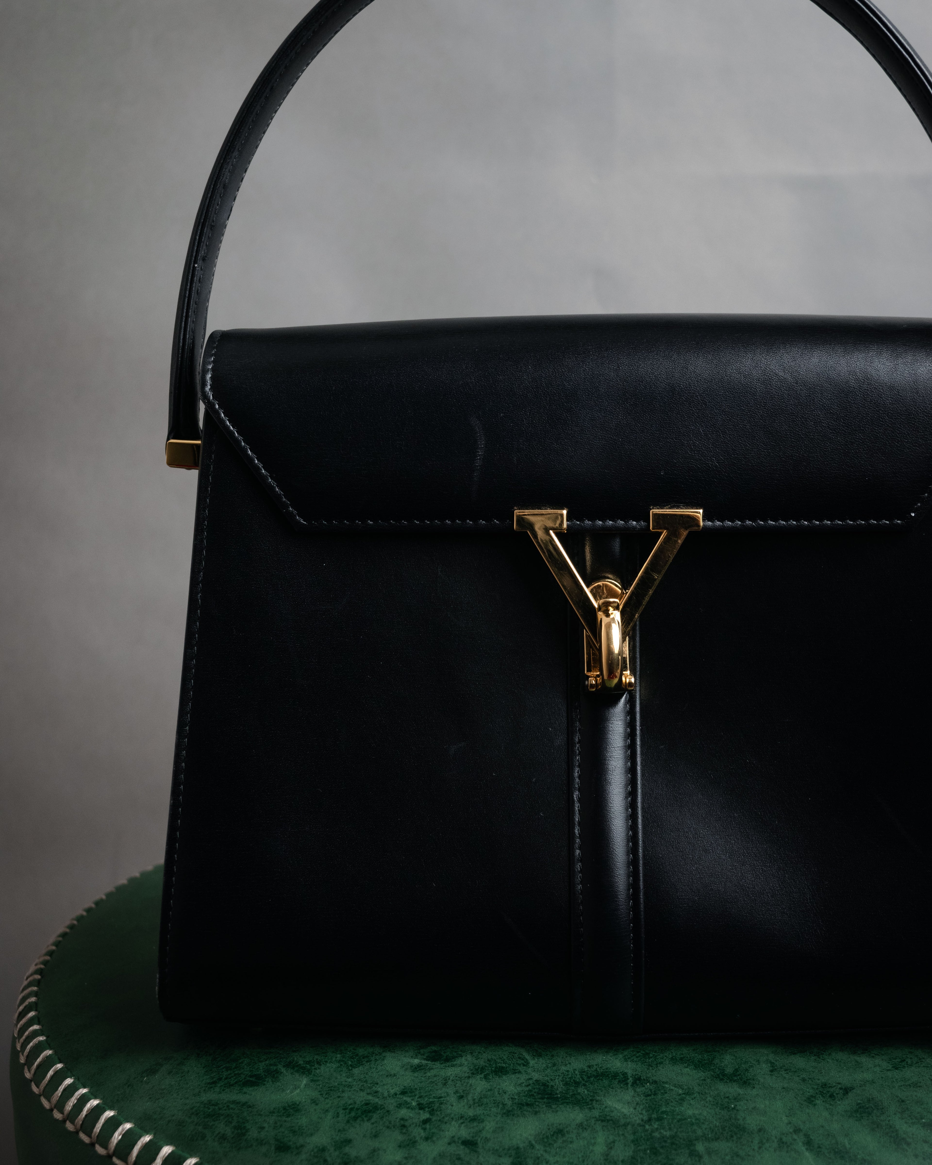 “VALENTINO GARAVANI” 80’s-90’s V clasp top handle bag