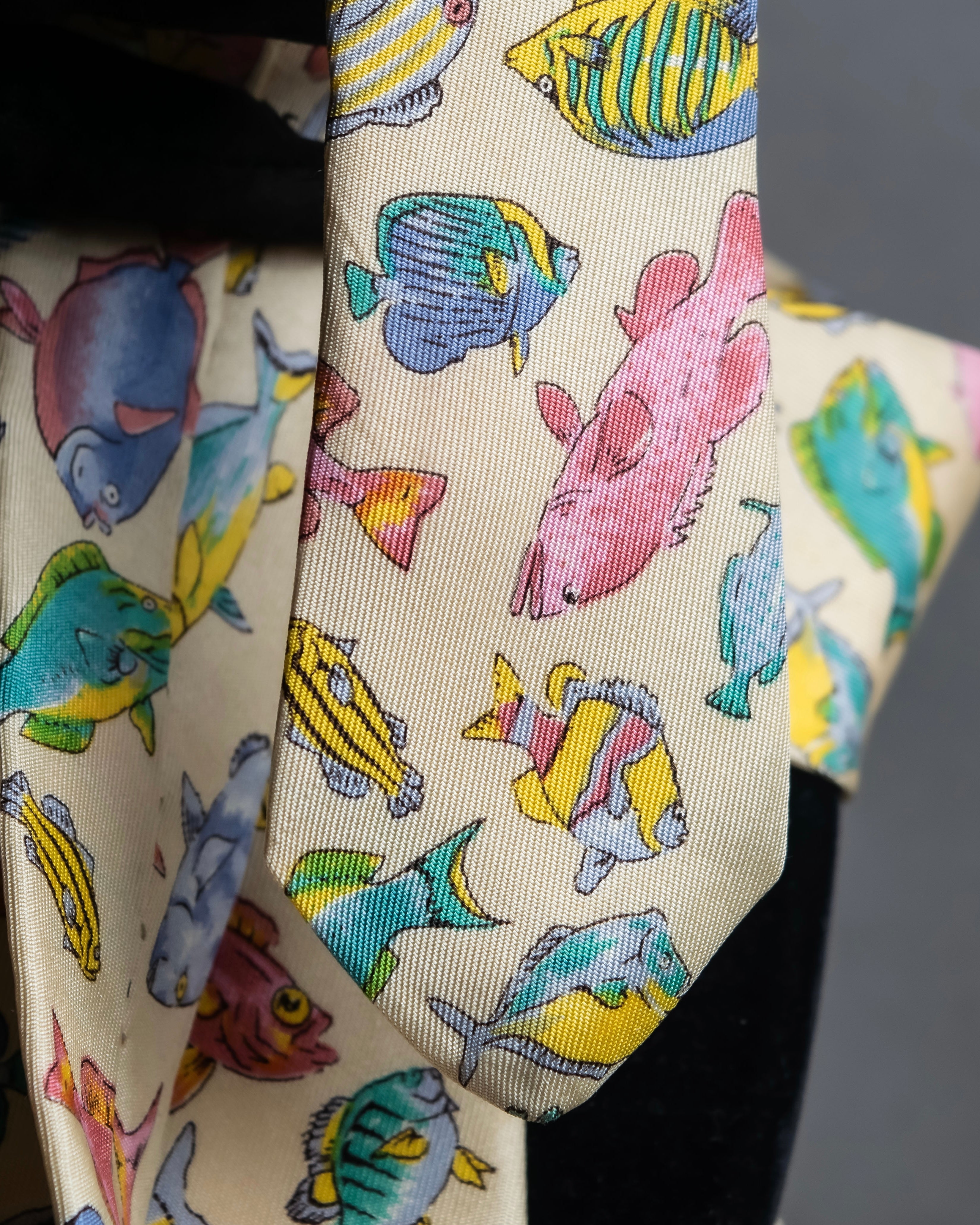 "GUCCI" Colorful fish motif silk neck tie