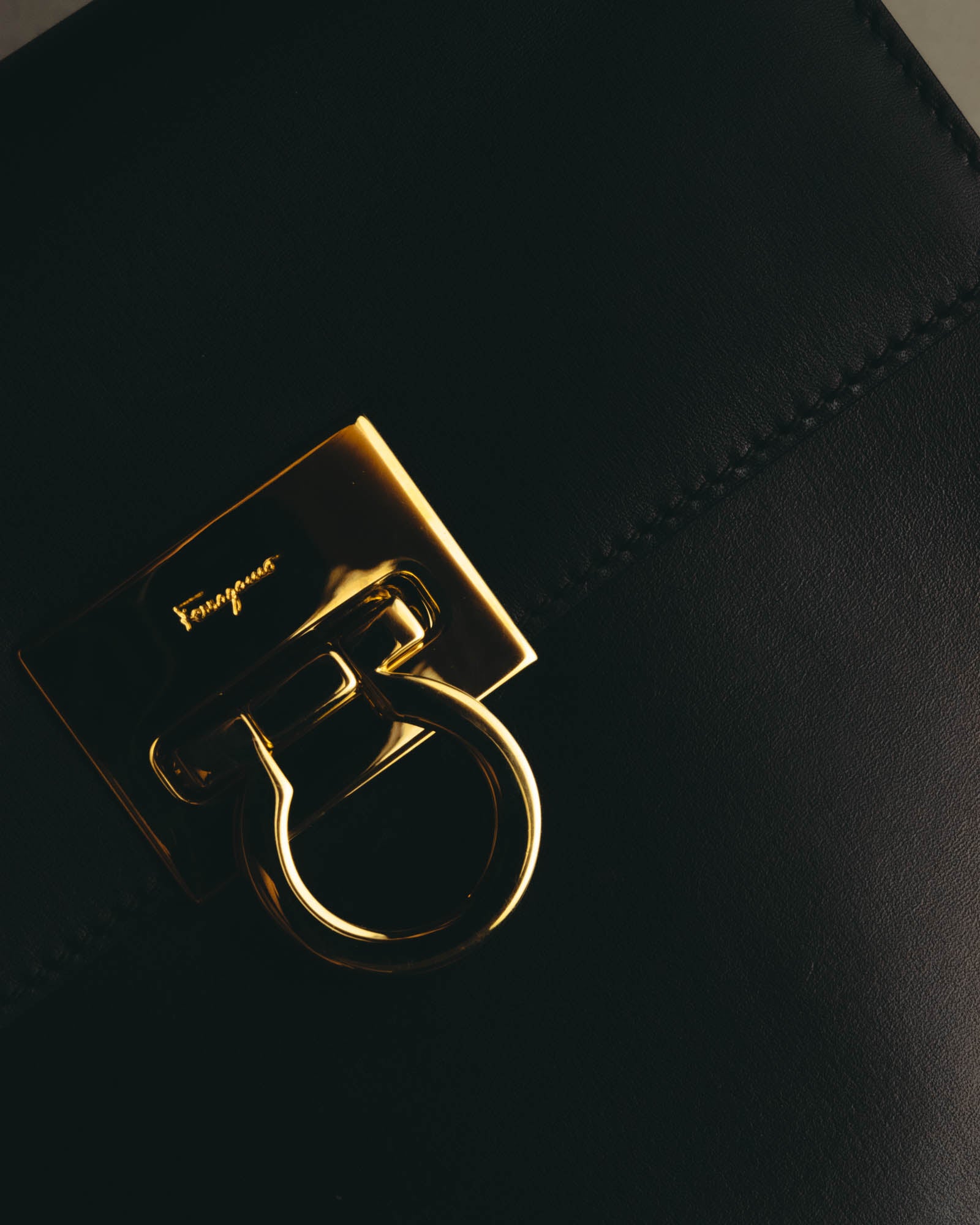 "Salvatore Ferragamo" 90's-00's Structured leather top handle handbag