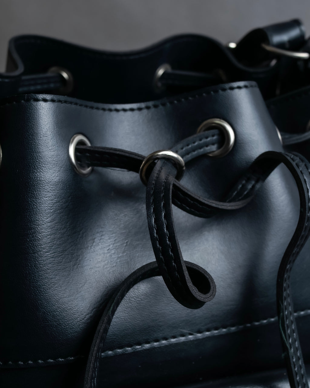 "COMME des GARCONS" Drawcord strings design PVC leather bag