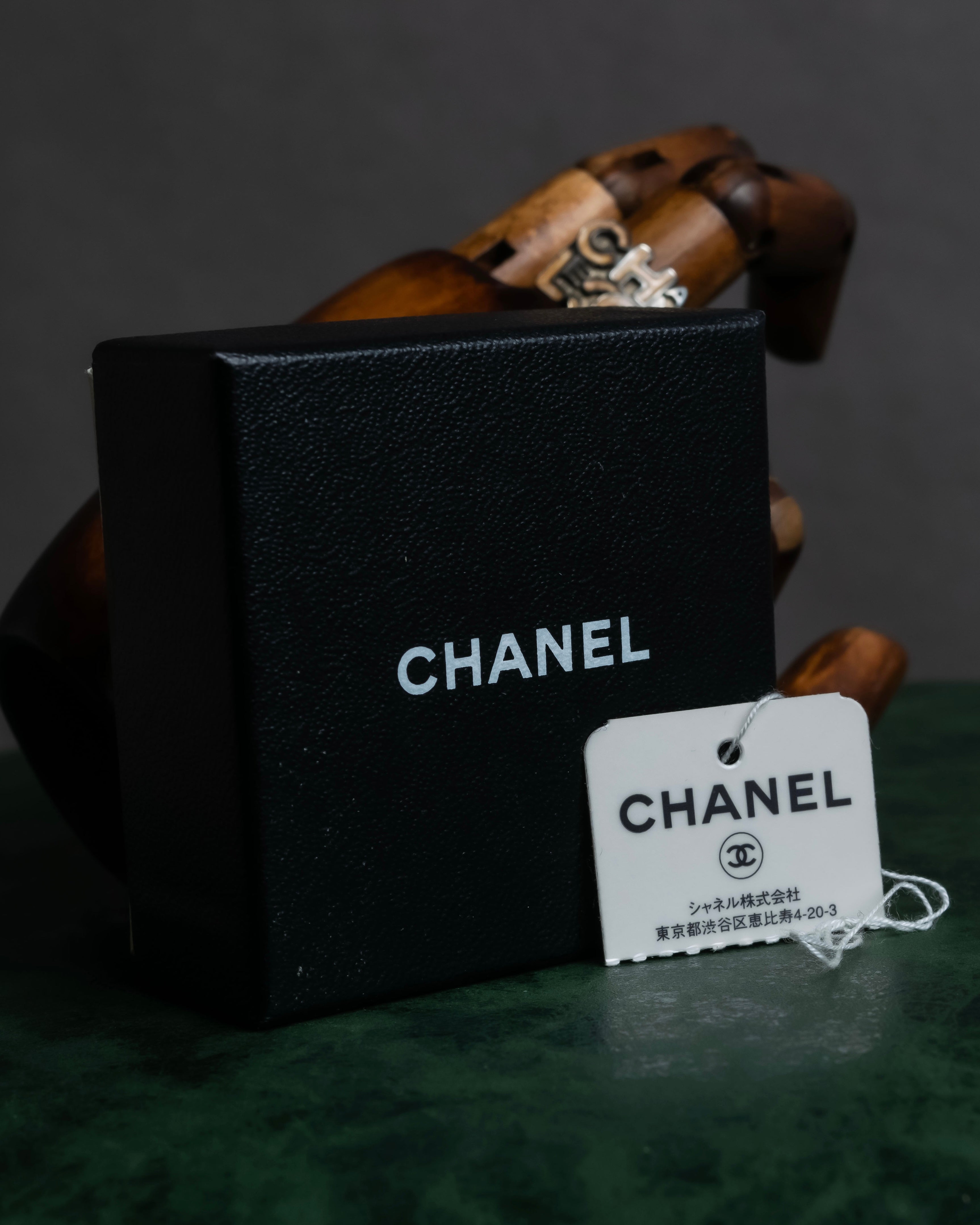 "CHANEL" Typography logo design round ring