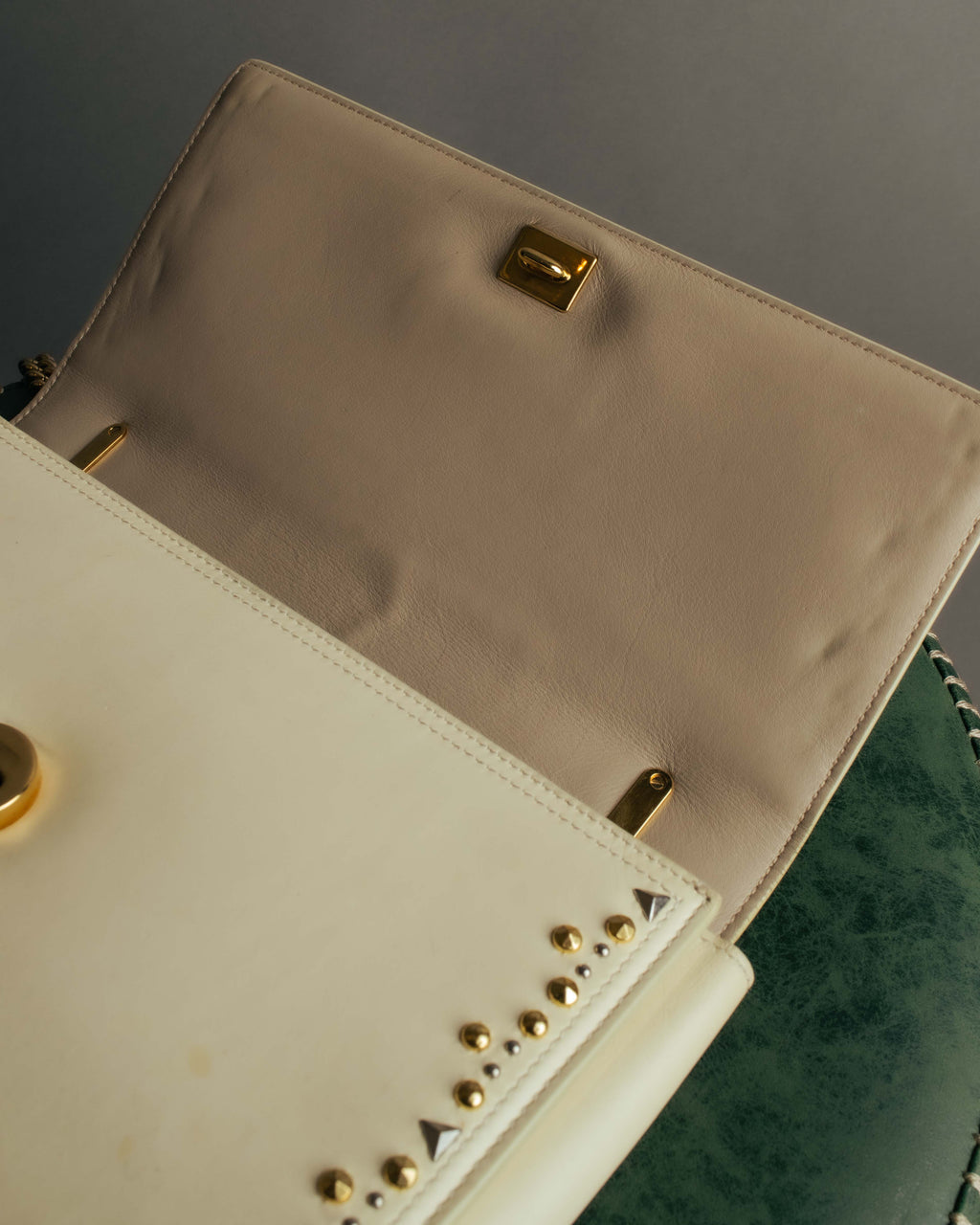 -SPECIAL- “Salvatore Ferragamo” 2015-2017 Vara studded chain shoulder bag