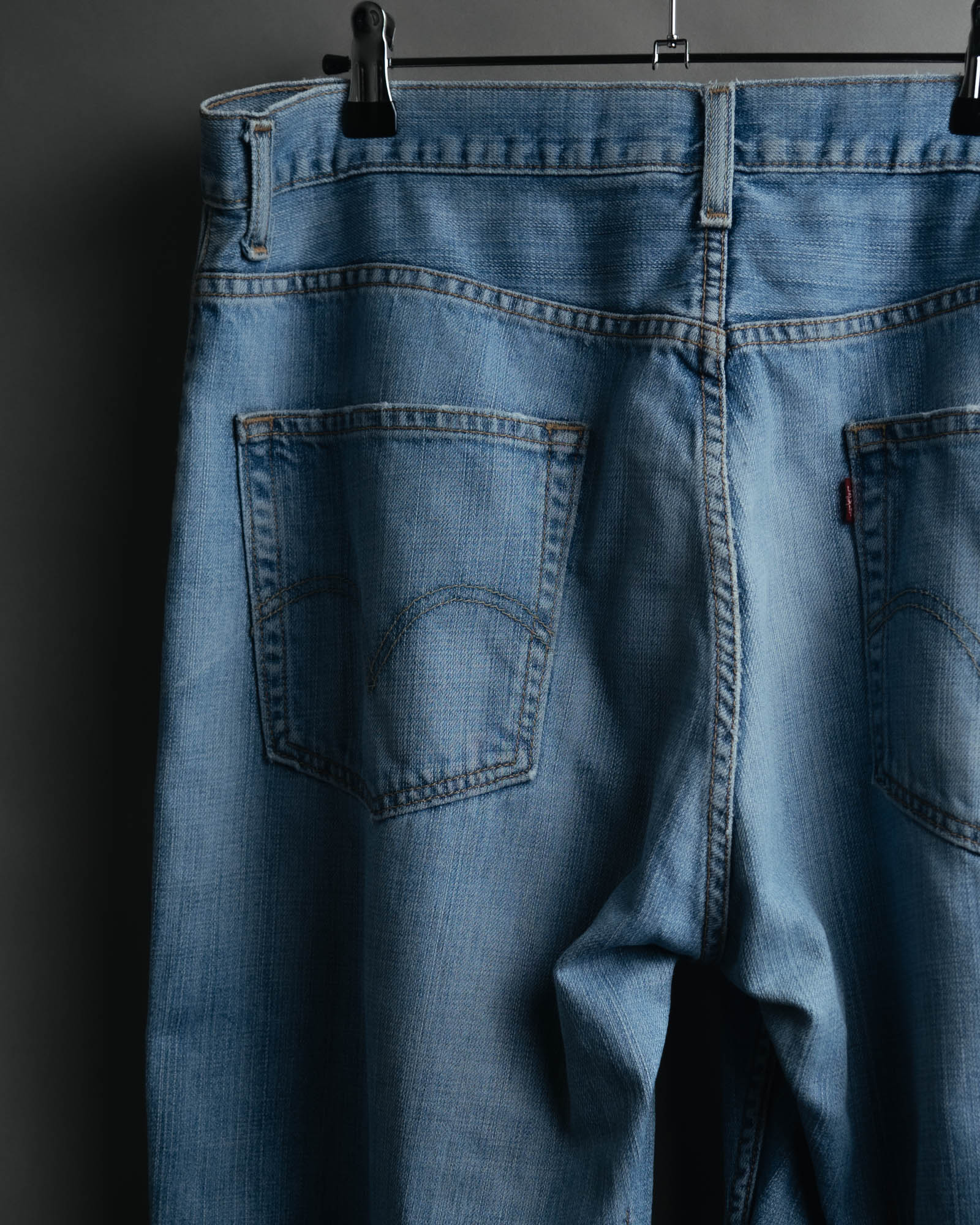 -MOOD MILLÉSIMES- 00’s softly faded loose straight denim pants 569 by “Levi’s”