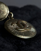 "CHANEL" Coco mark engraved gold earring