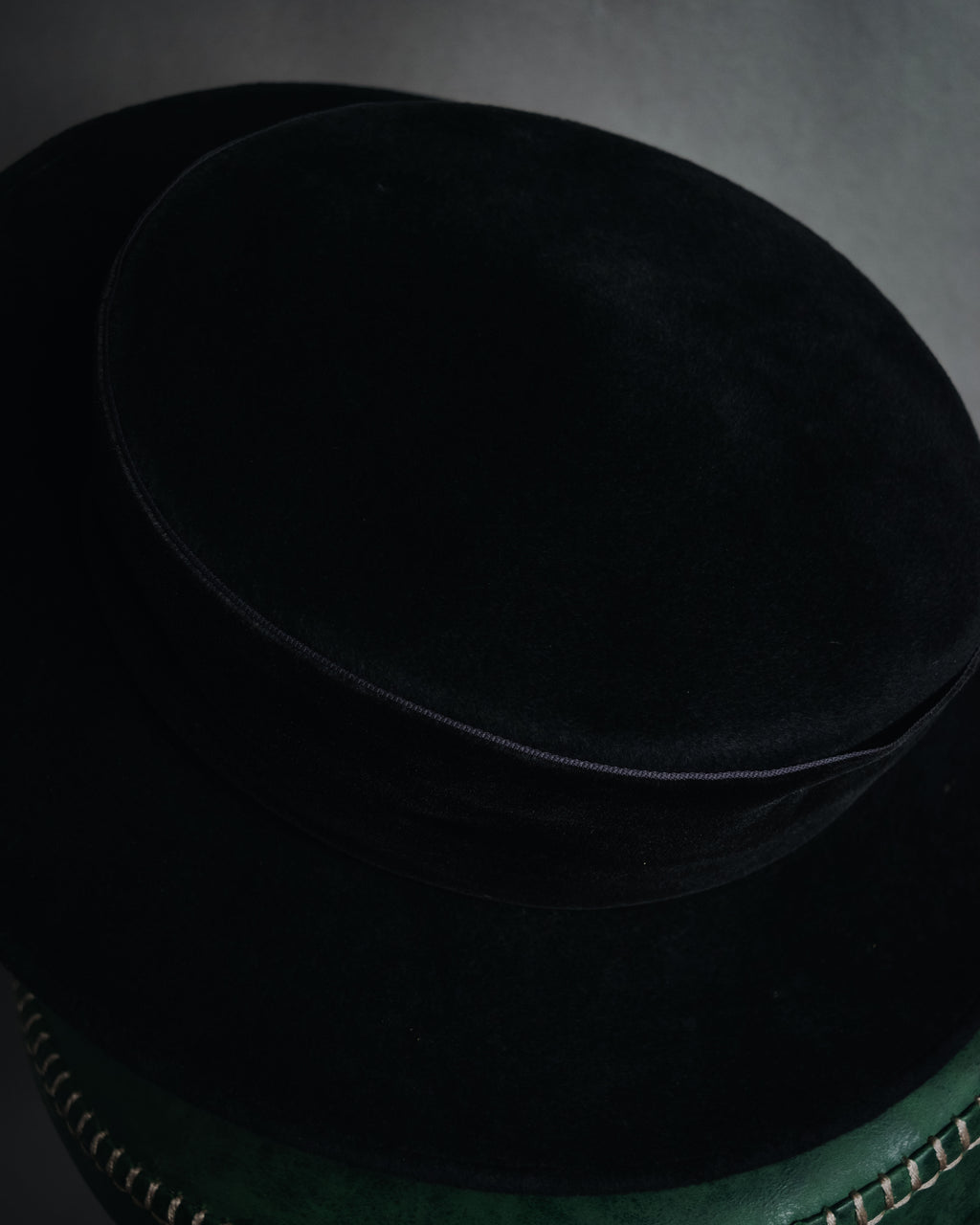 –SPECIAL– "CHANEL" 80’s fur felt velour boater hat