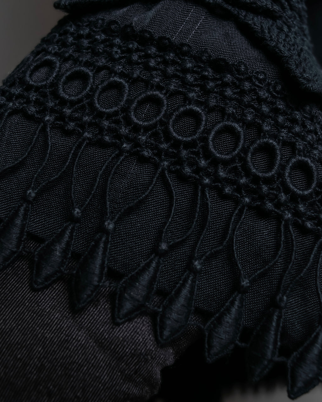 "LIMI feu" Knitted lace design belted sleeveless dress