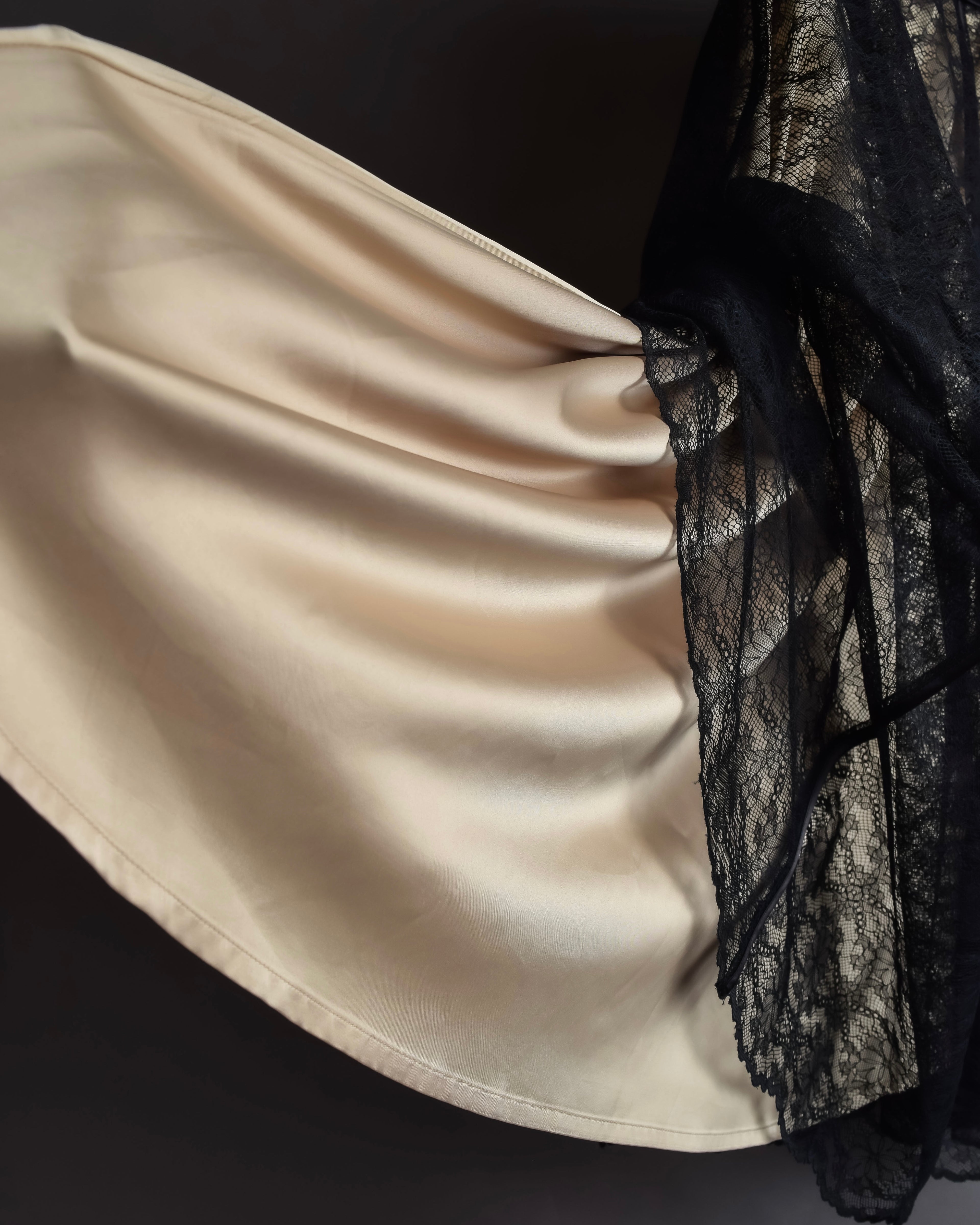 "LANVIN en Bleu" Flowers black lace layered skirt