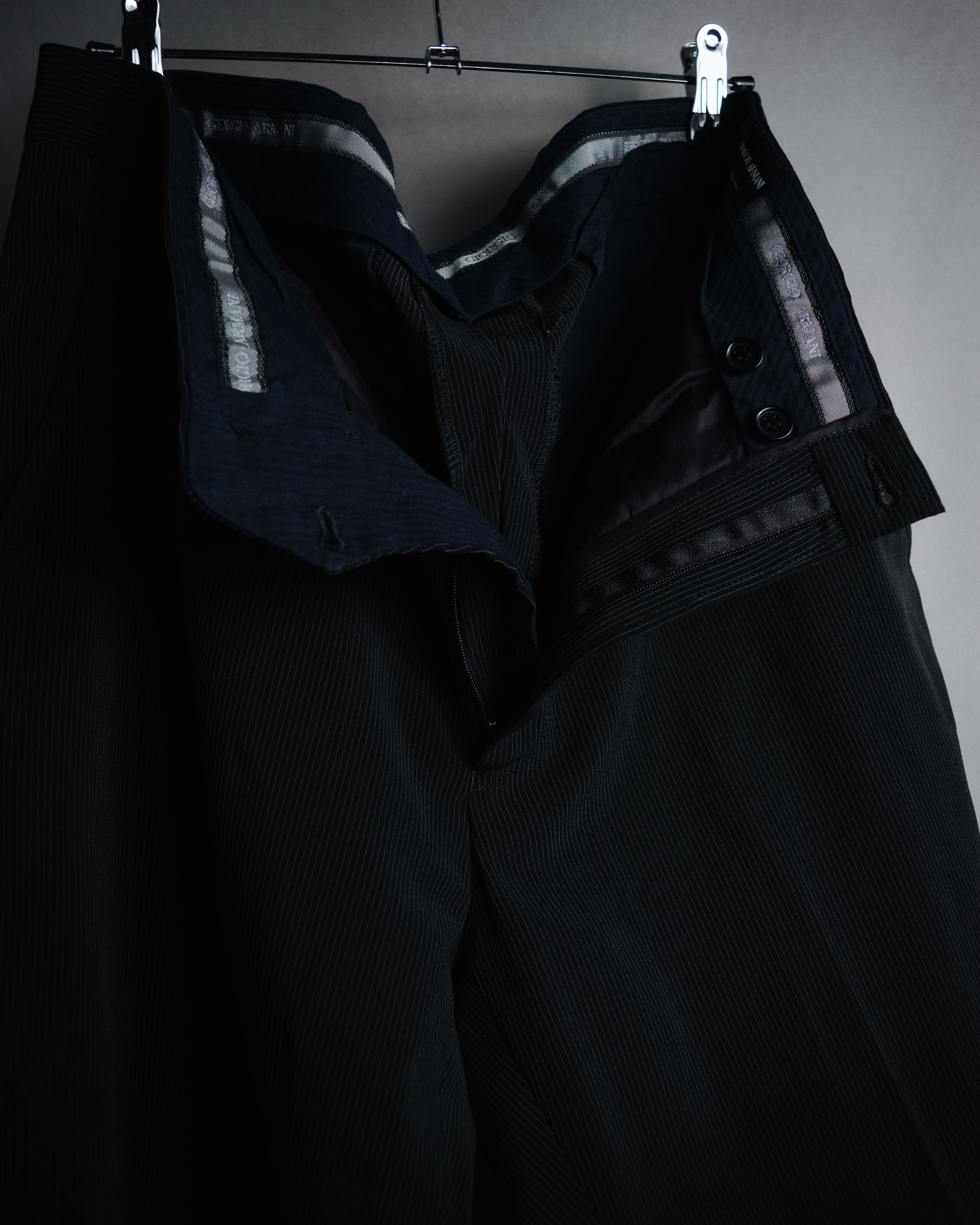 "GIORGIO ARMANI" 08’s-09’s Sharp pinstripe wool two button suit set