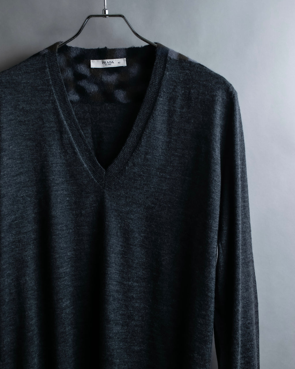 "PRADA" Camouflage pattern V-neck knit