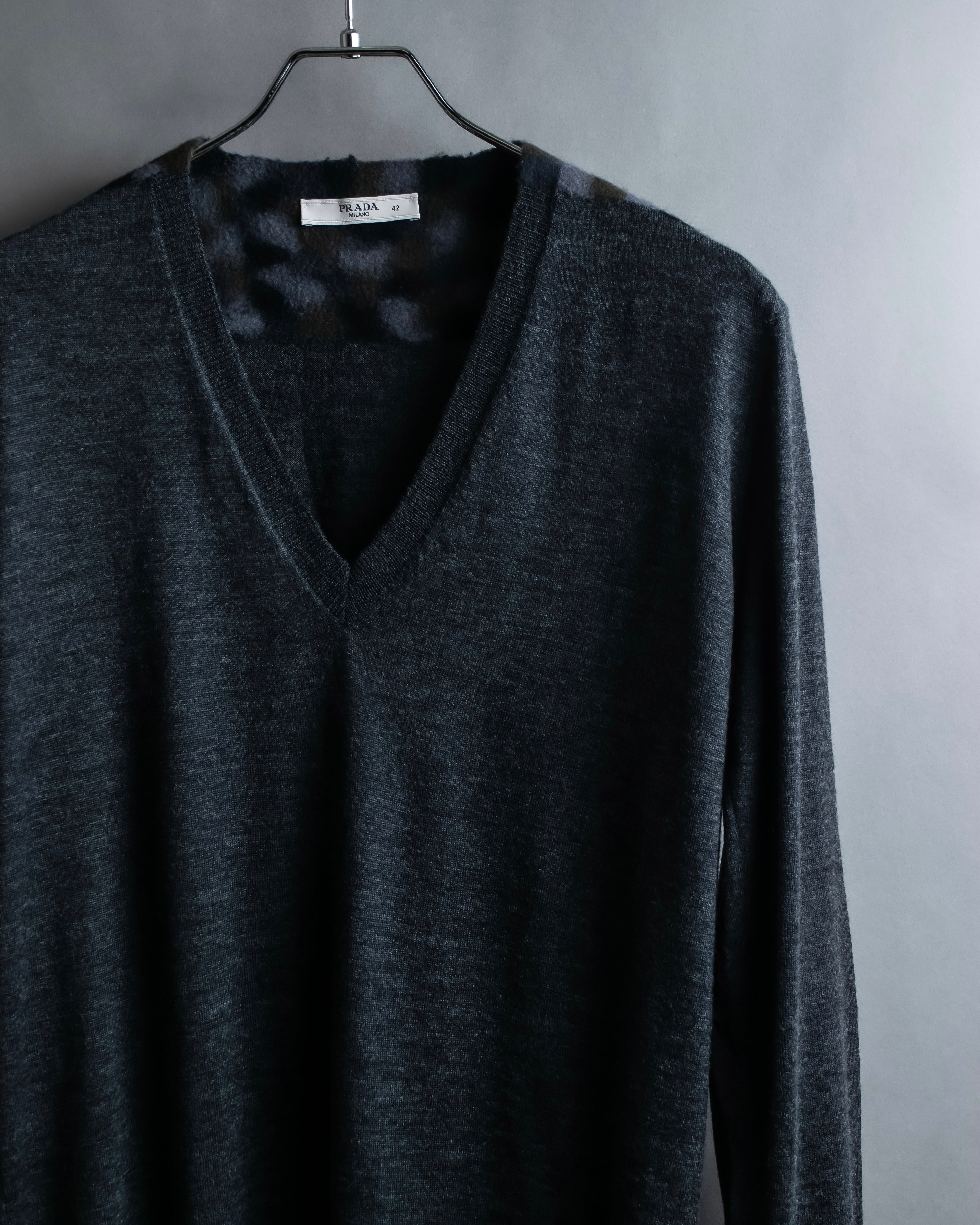 "PRADA" Camouflage pattern V-neck knit