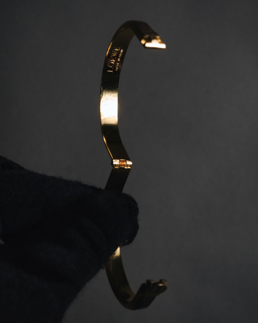 "LOEWE" 00’s-10’s leather inlay anagram clasp bangle