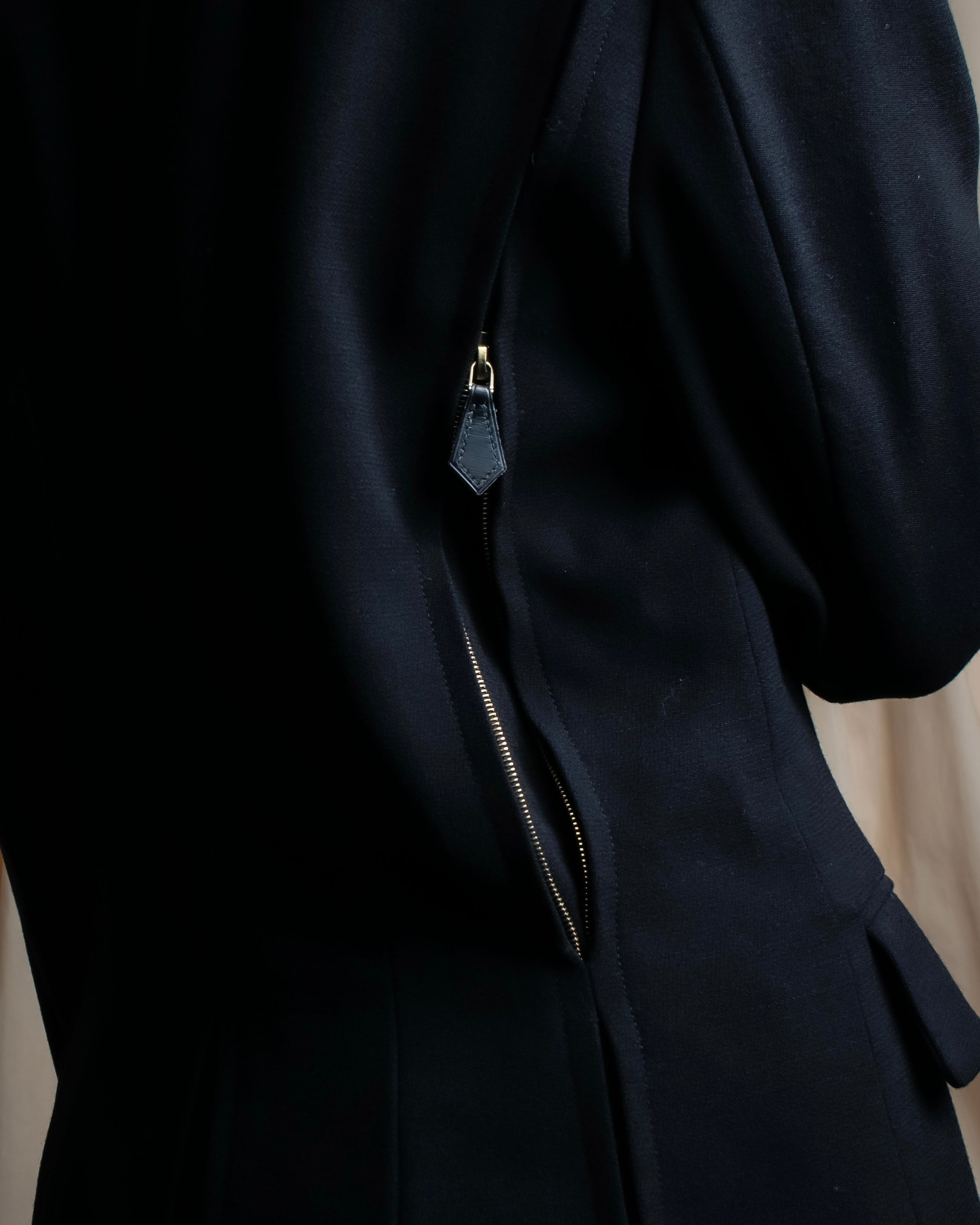 "HERMES" Darted shape no collar back zip jacket