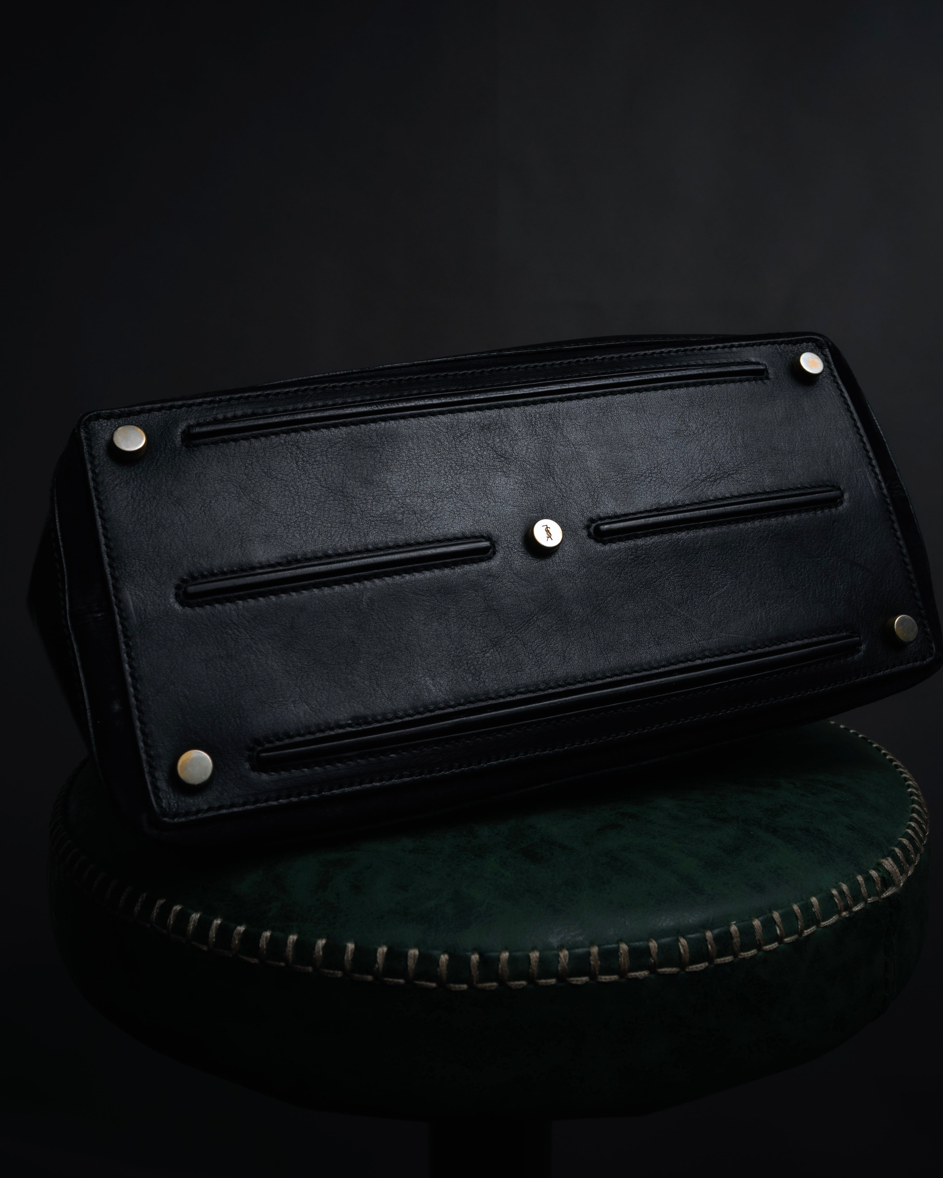 –SPECIAL– “Yves Saint Laurent rive gauche” 08-12 Structured leather muse two bag