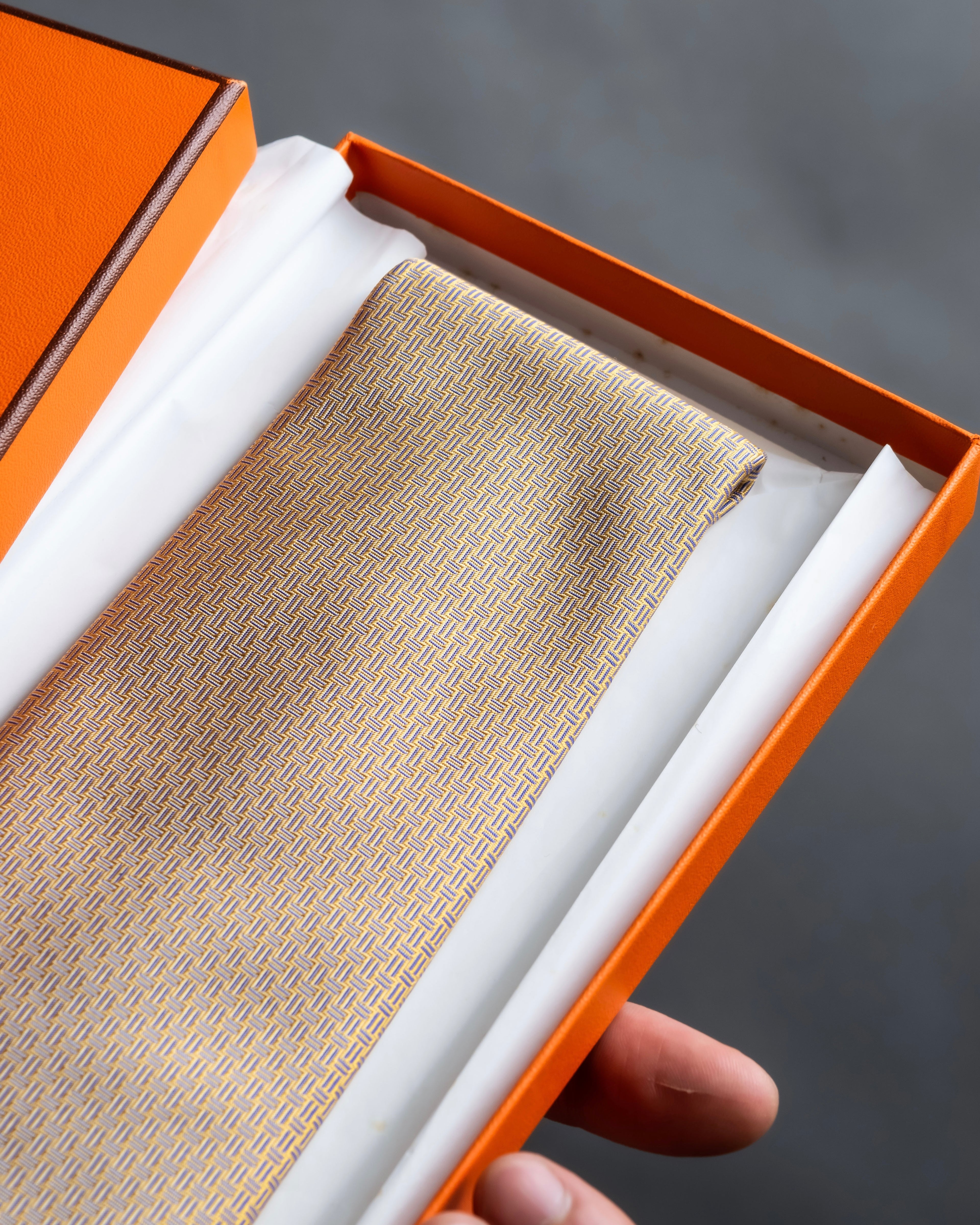 “HERMES” Double line patterned silk tie