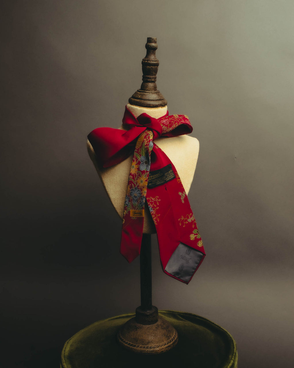 "GUCCI" 70's-80's Floral silk scarf tie