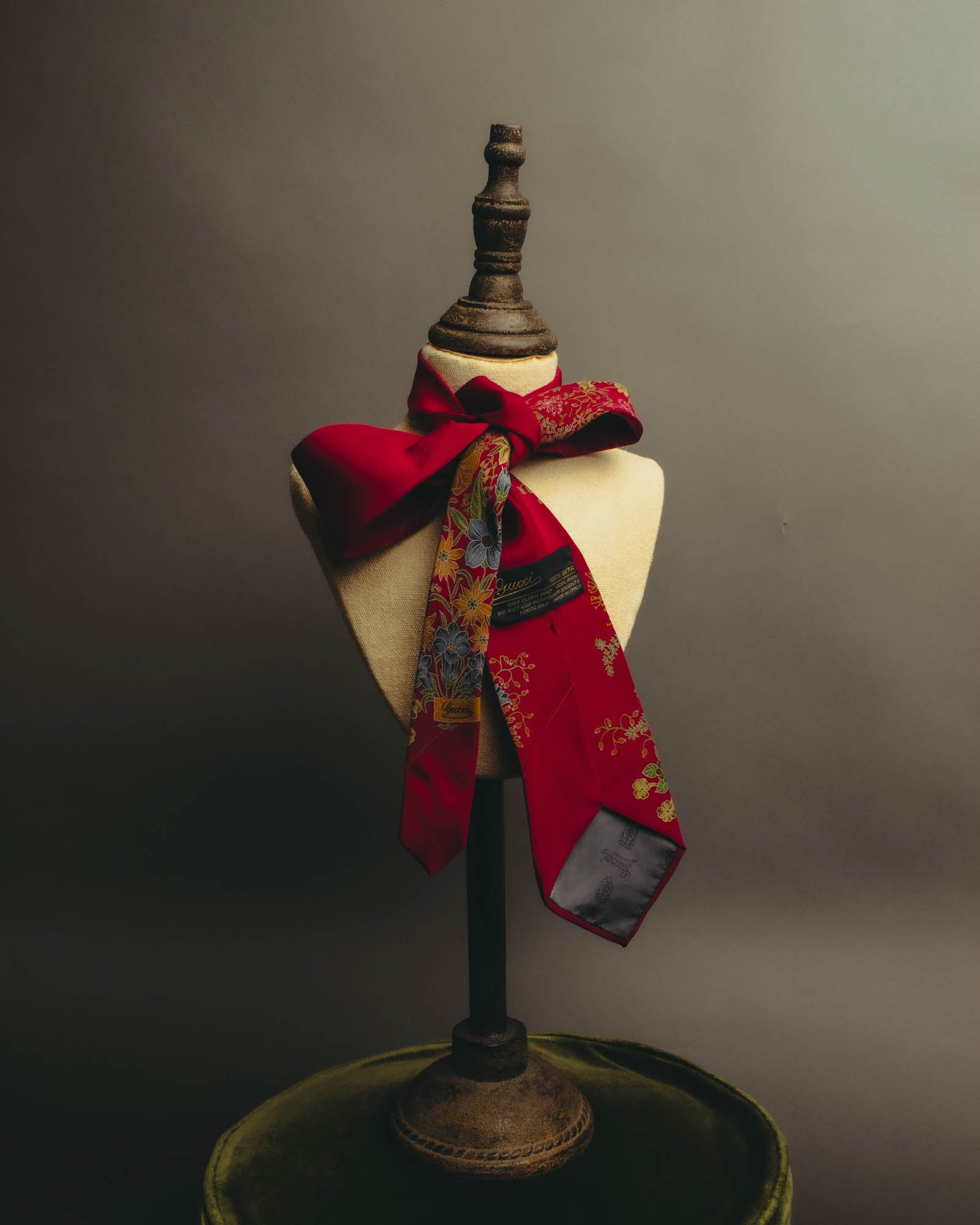 "GUCCI" 70's-80's Floral silk scarf tie