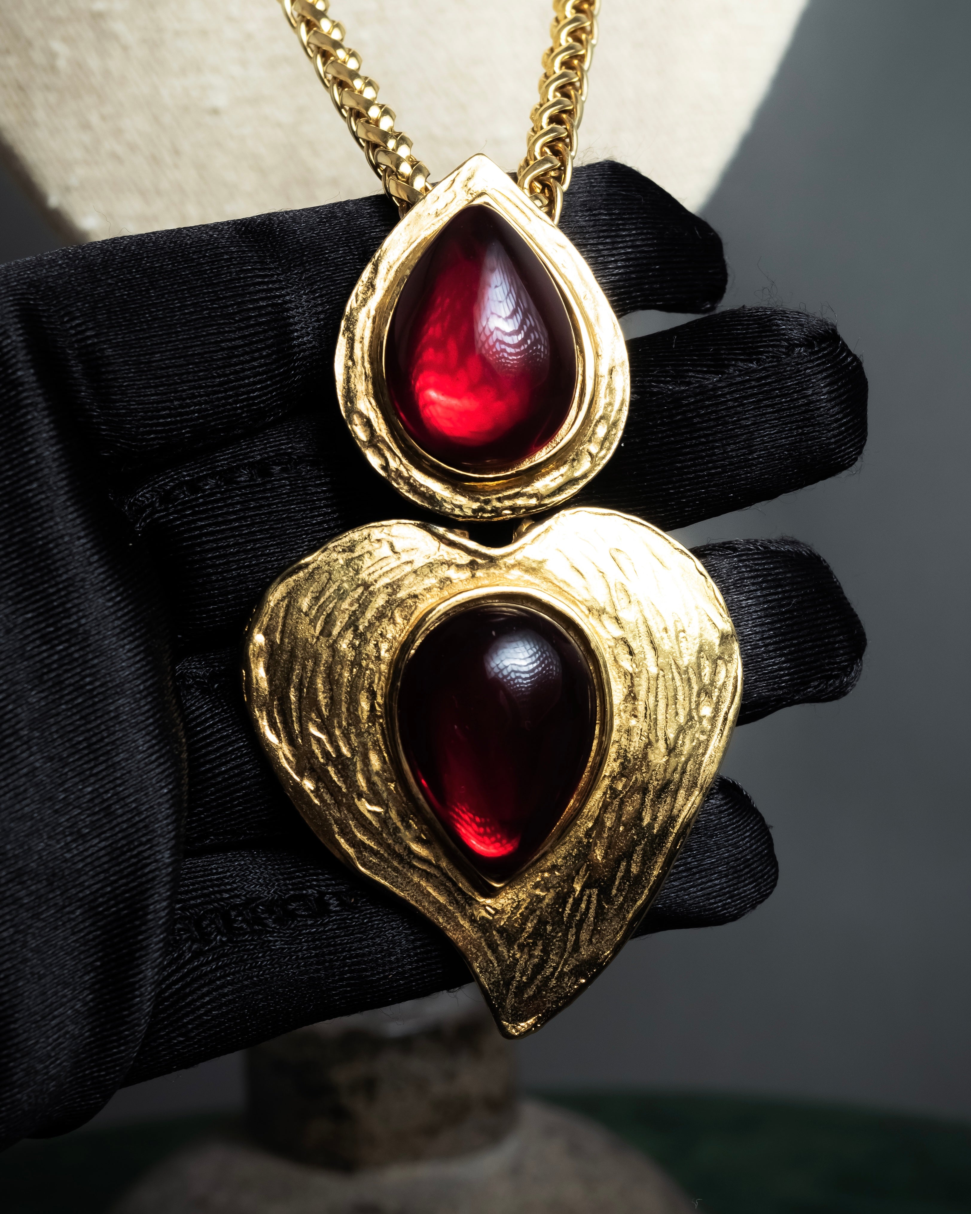 "YVES SAINT LAURENT" Vintage drop motif gold chain necklace